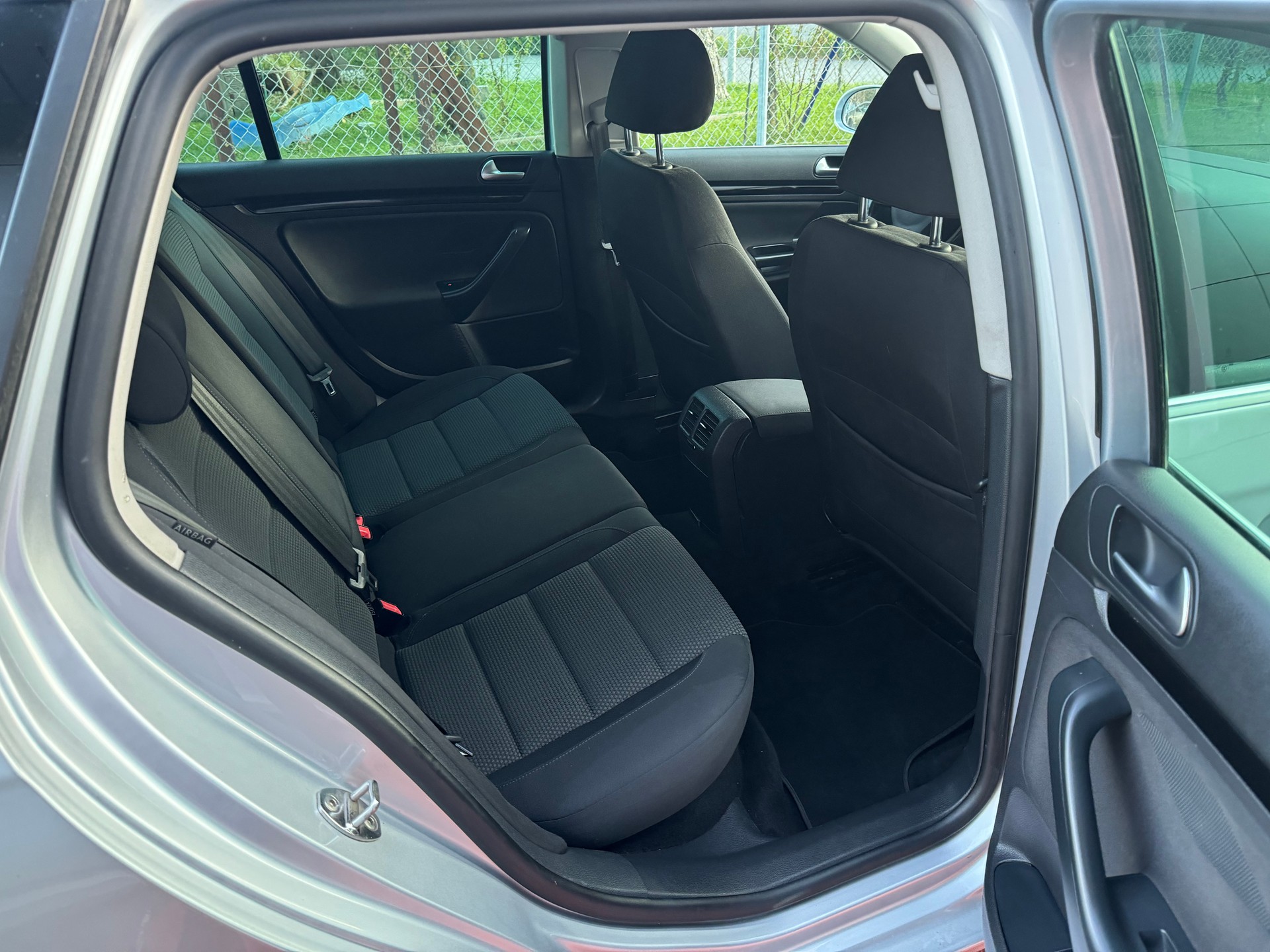 VW Golf Variant 1.6 TDI Team 4Motion-image-9