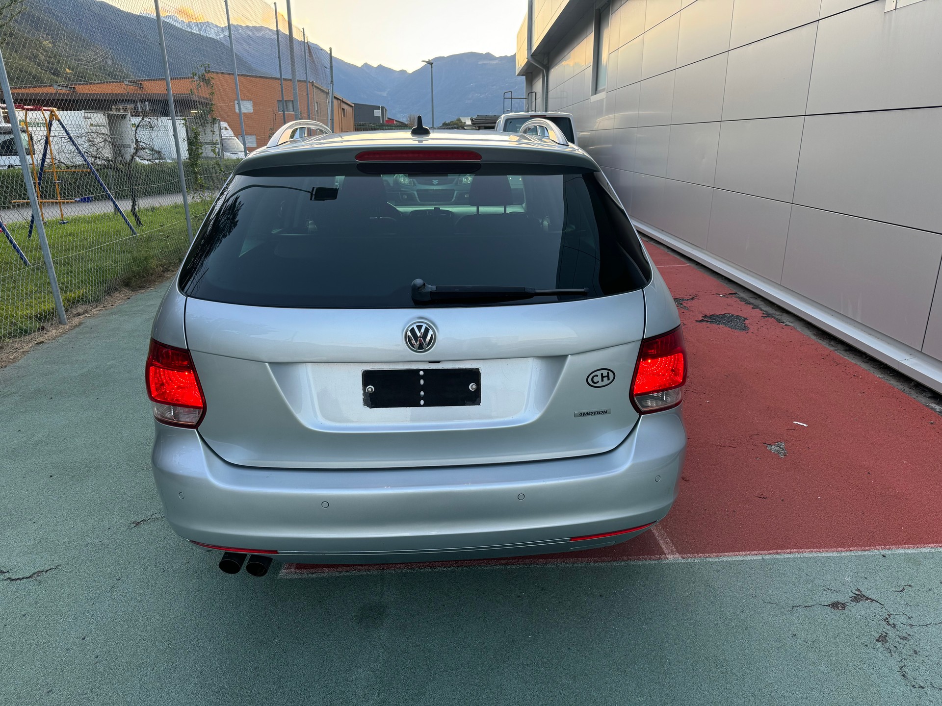 VW Golf Variant 1.6 TDI Team 4Motion-image-5