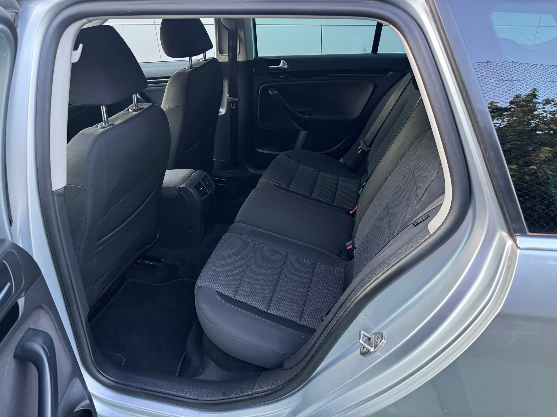 VW Golf Variant 1.6 TDI Team 4Motion-image-10