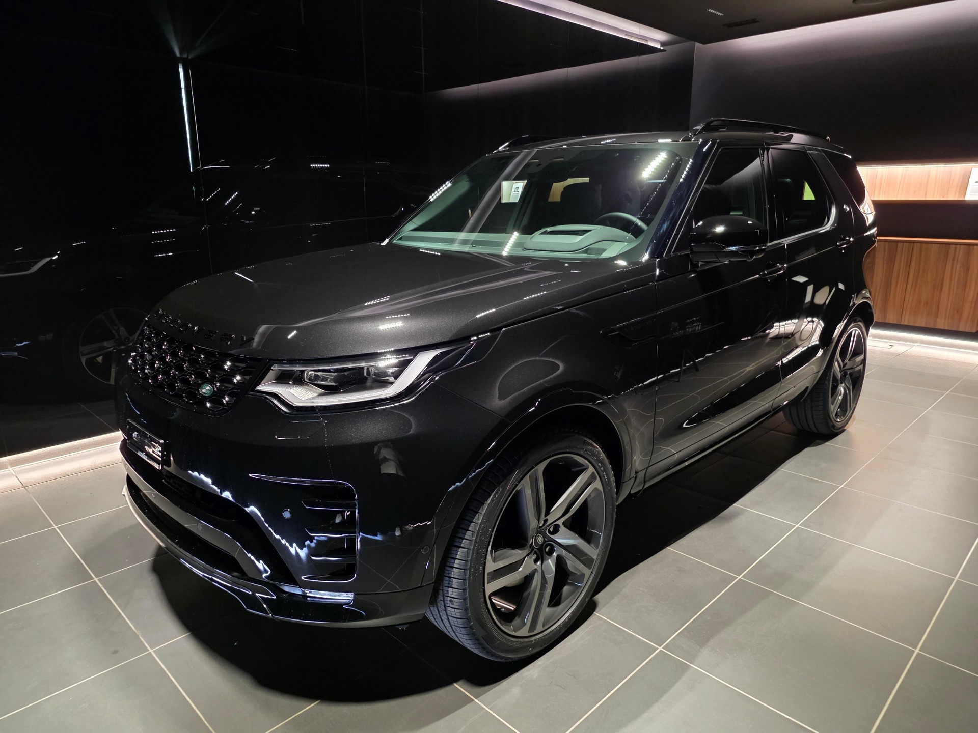 LAND ROVER Discovery 3.0 D I6 350 Dynamic HSE