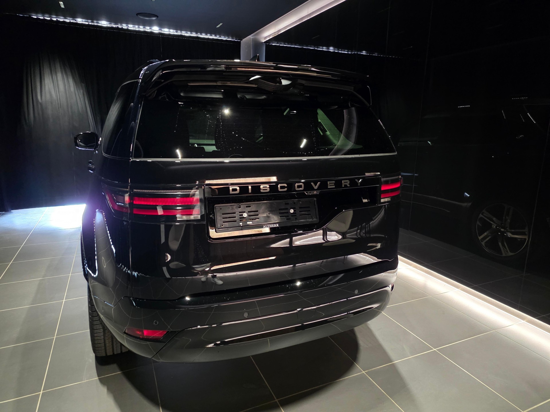 LAND ROVER Discovery 3.0 D I6 350 Dynamic HSE-showroom-element-2