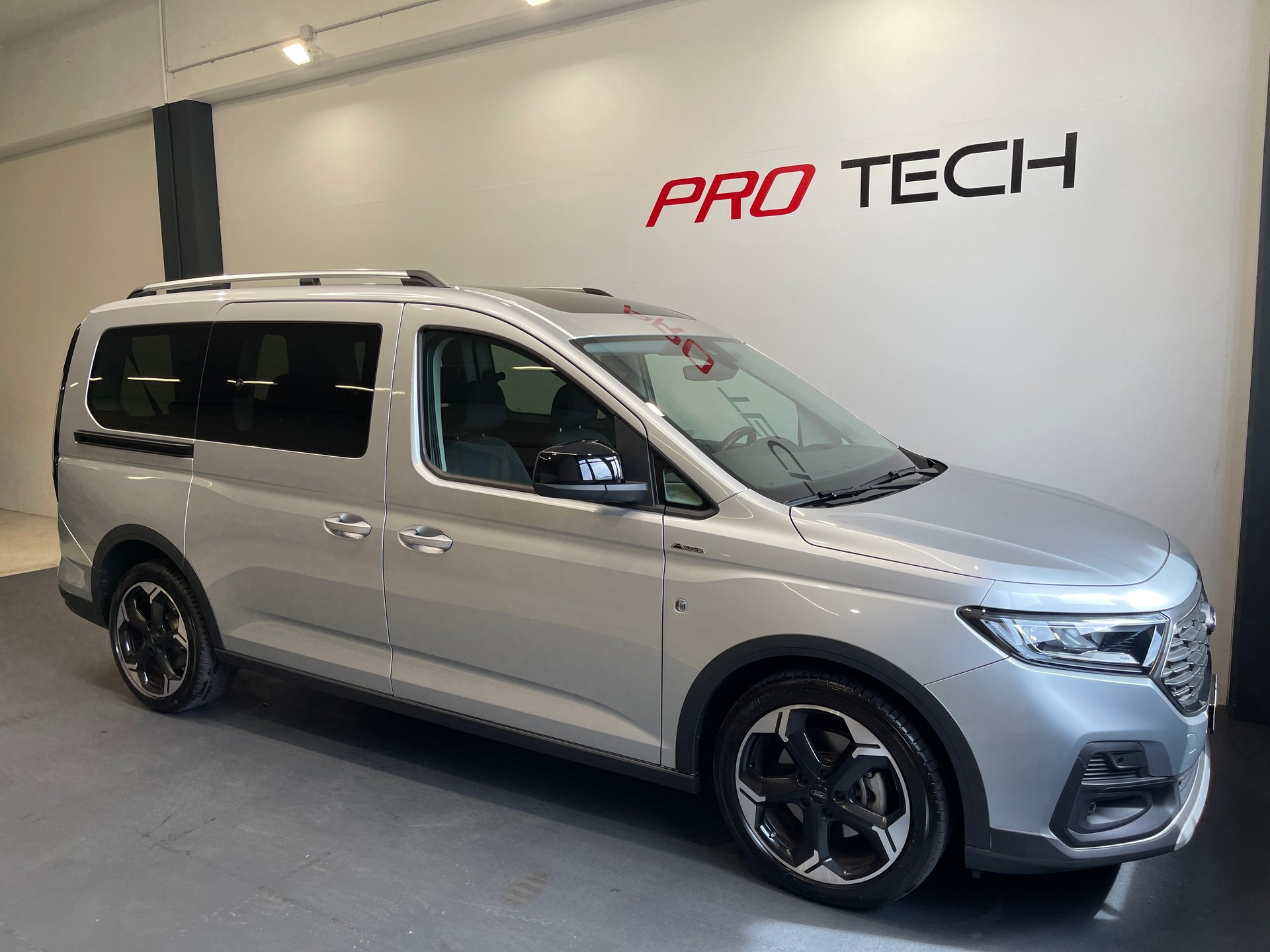 FORD Grand Tourneo Connect 2.0 EcoBlue Active Automat *7 PLATZ*