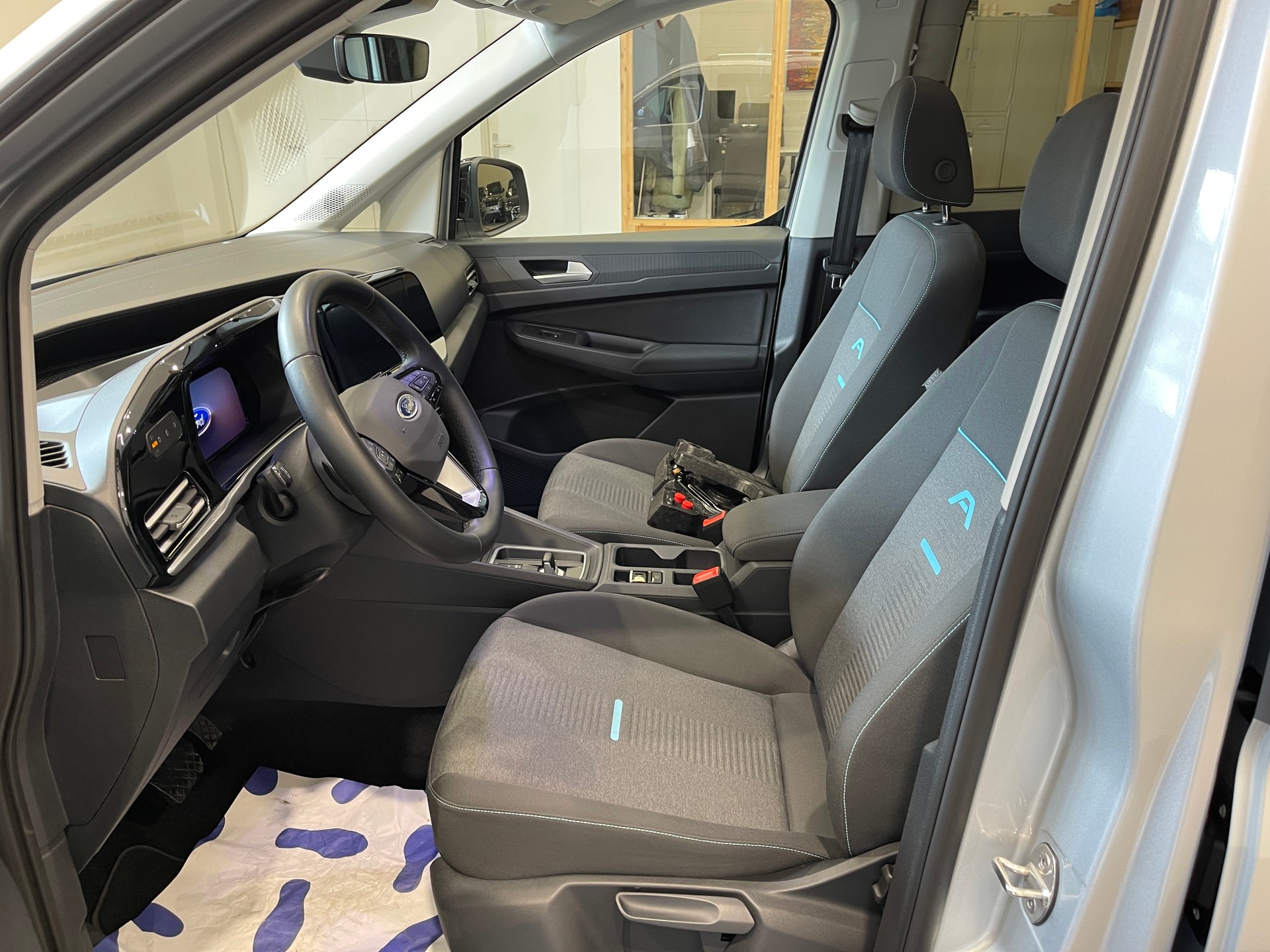 FORD Grand Tourneo Connect 2.0 EcoBlue Active Automat *7 PLATZ*-image-9