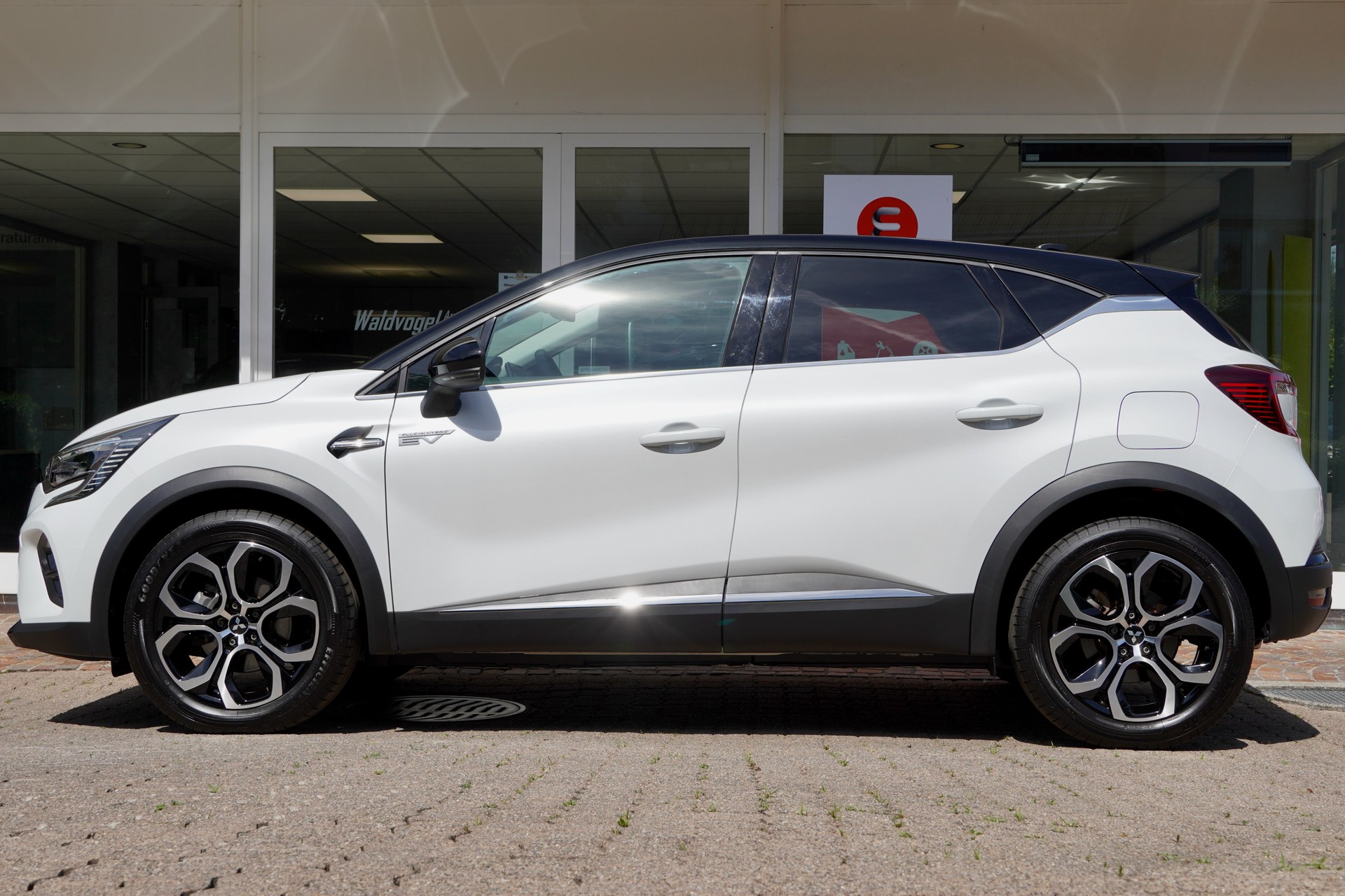 MITSUBISHI ASX 1.6 PHEV Instyle-showroom-element-3