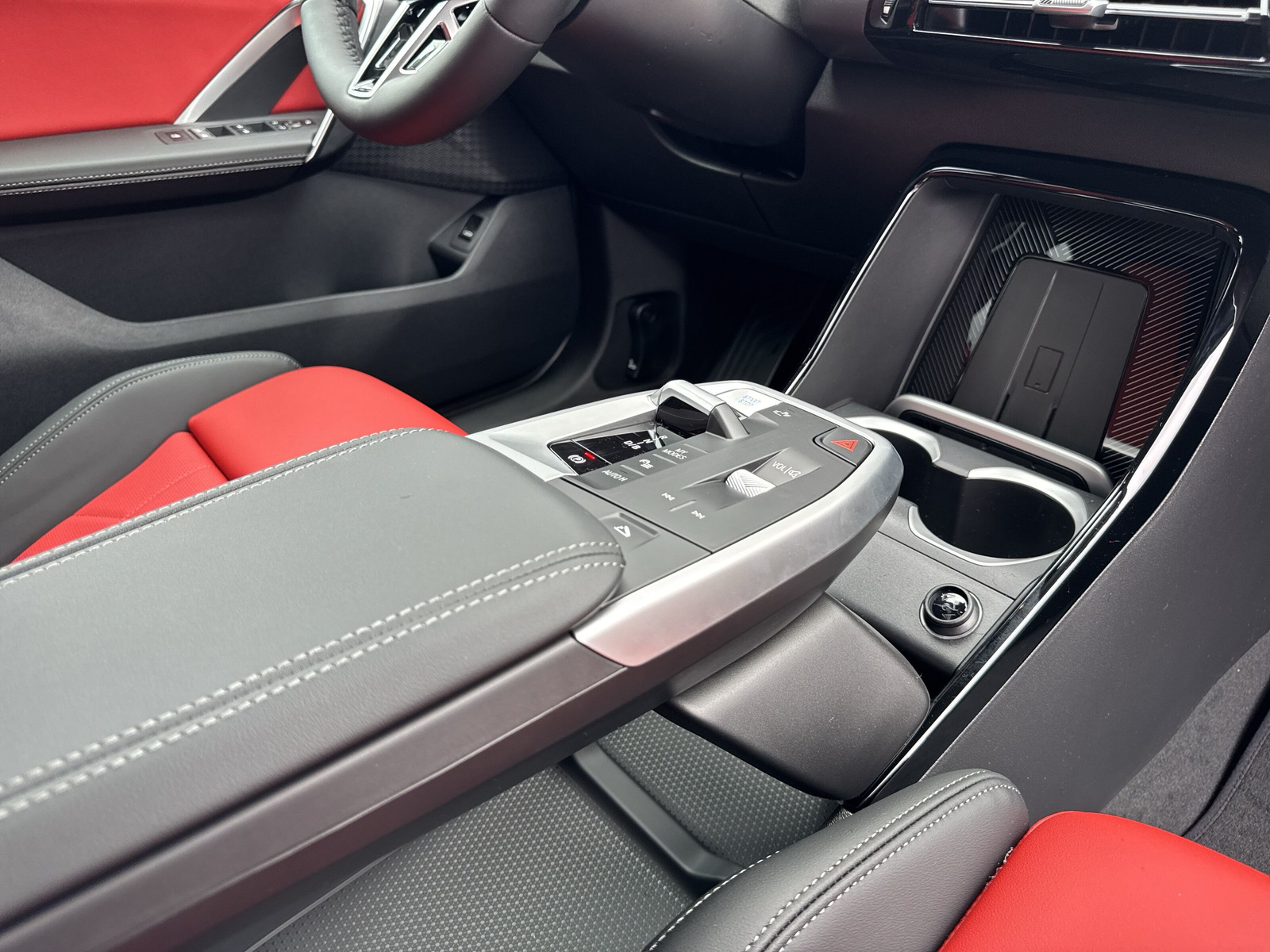 BMW iX1 eDrive 20 M Sport Pro-image-13