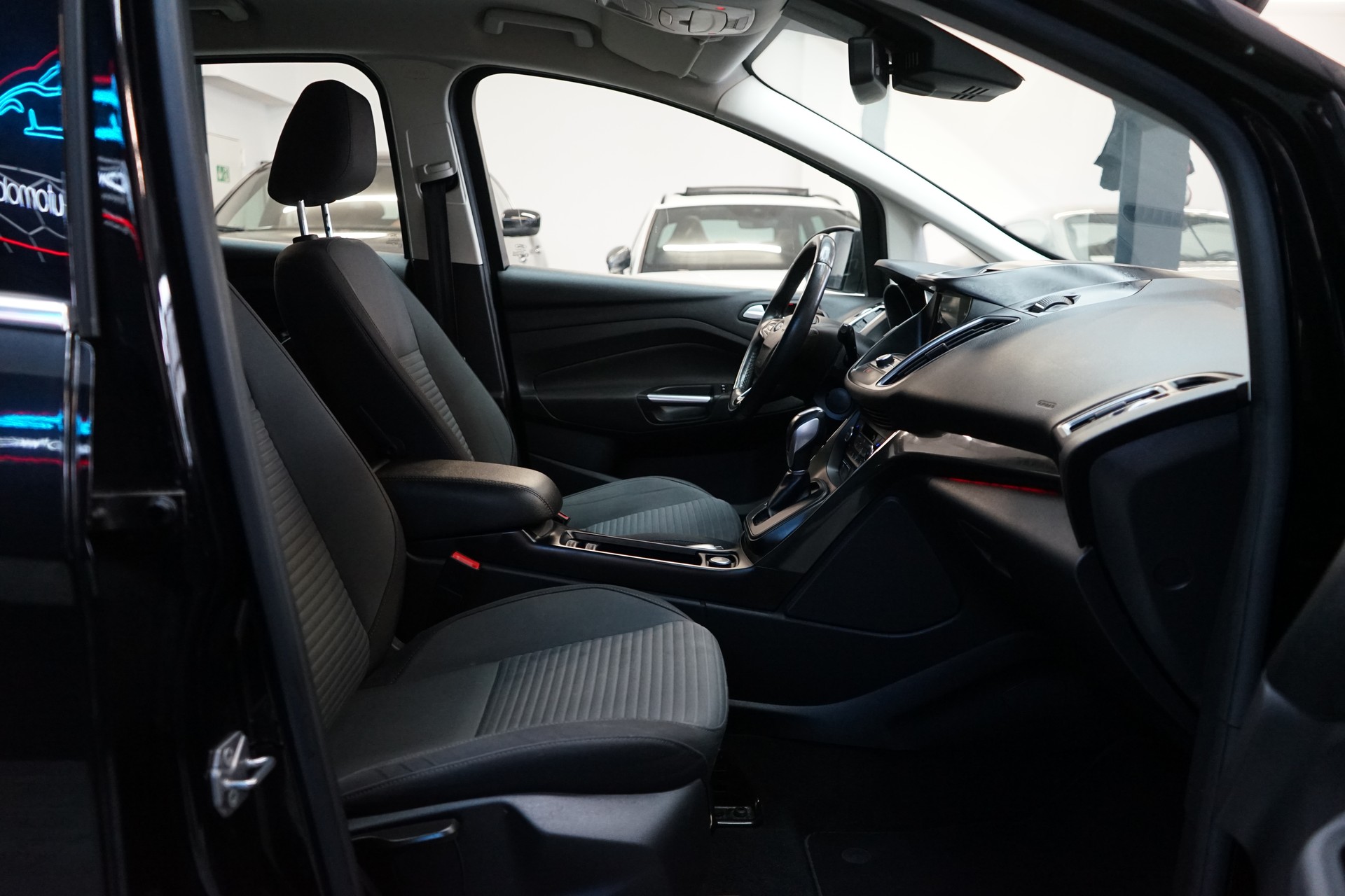 FORD C-Max 1.5 TDCi Trend PowerShift-image-4