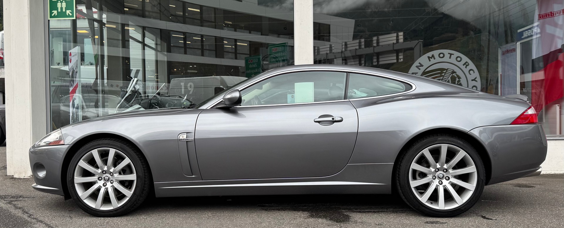 JAGUAR XK 3.5 V8 Automatic-showroom-element-2