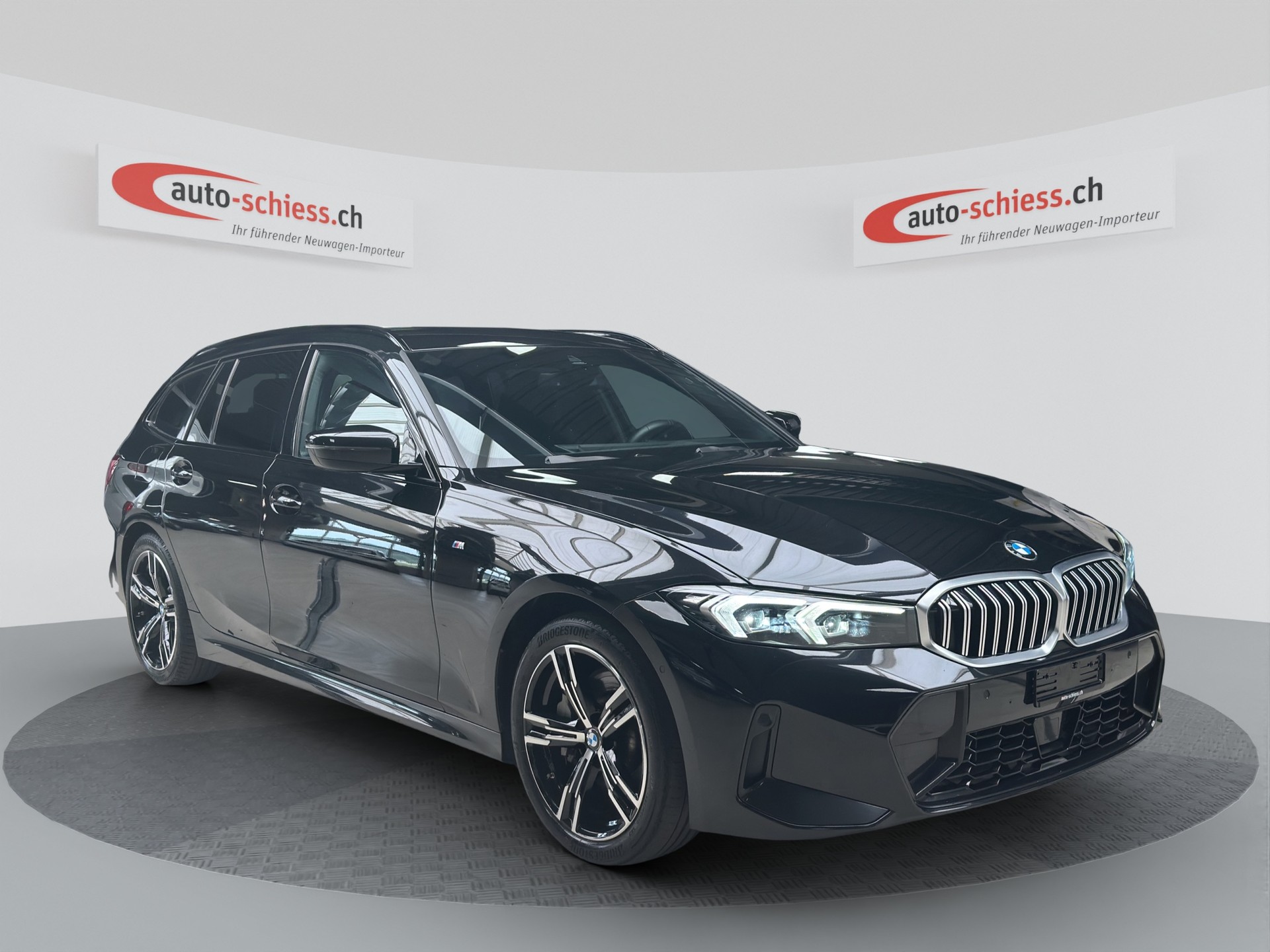 BMW 330i Touring xDrive Steptronic M Sport-image-0