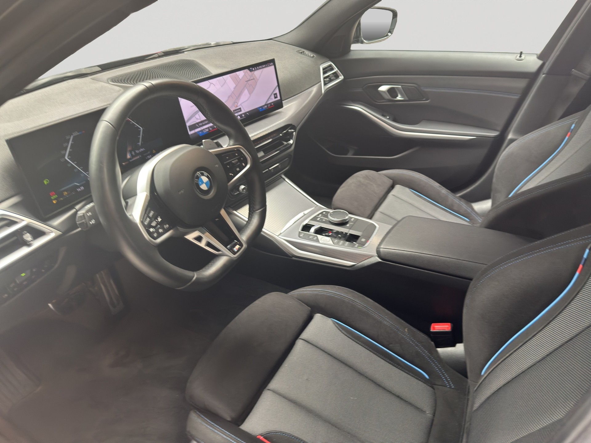 BMW 330i Touring xDrive Steptronic M Sport-image-6