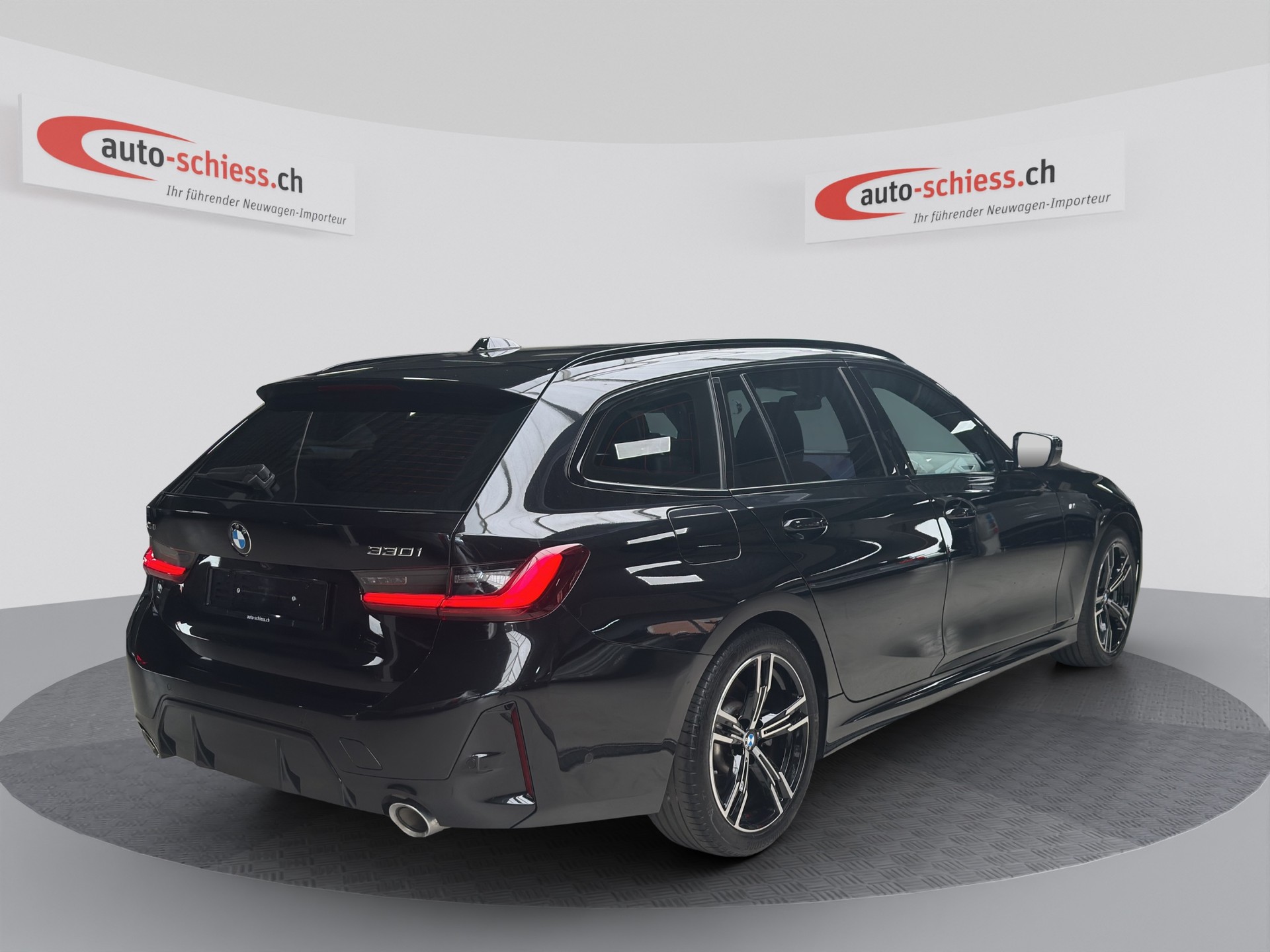 BMW 330i Touring xDrive Steptronic M Sport-image-4