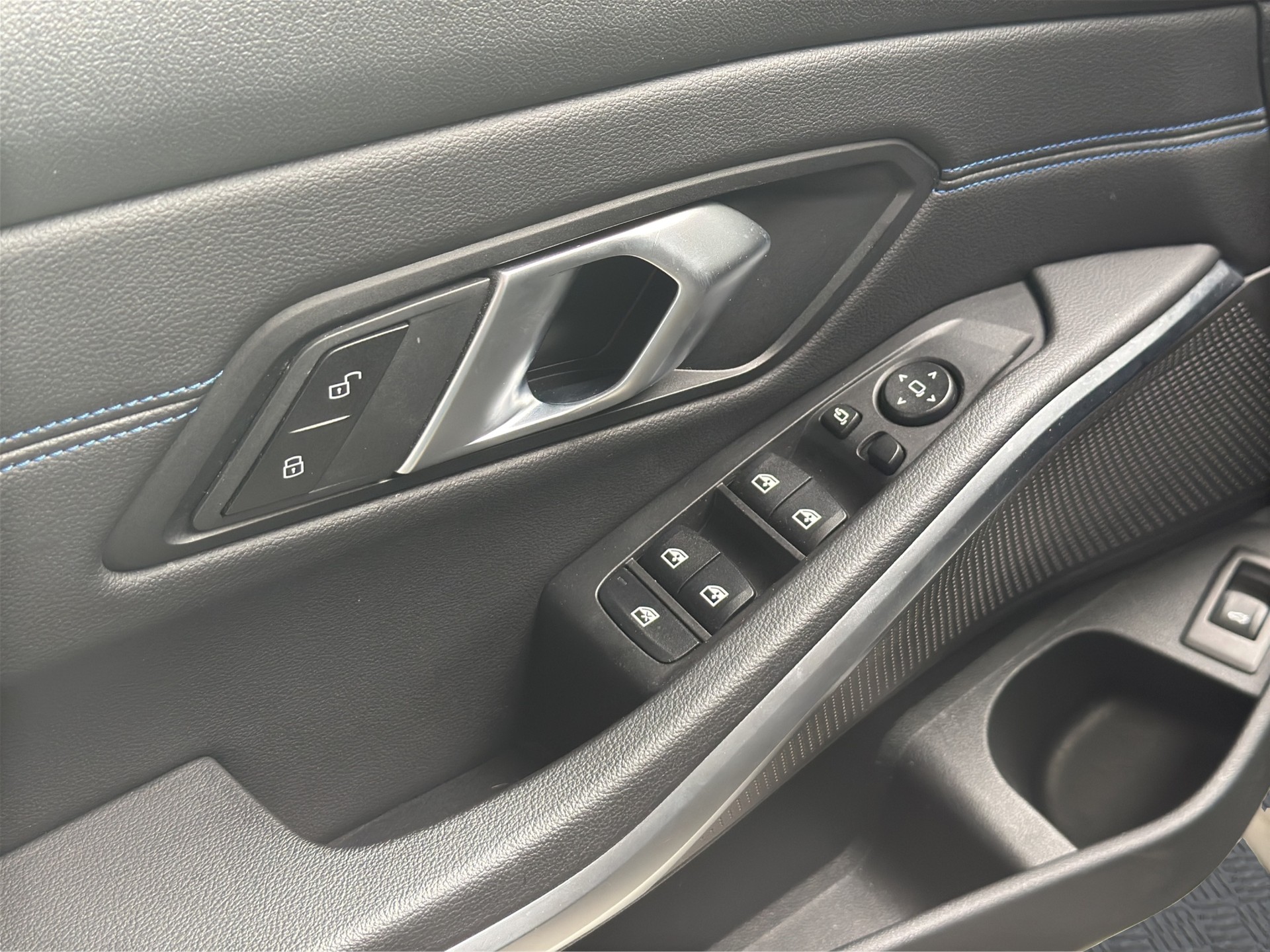 BMW 330i Touring xDrive Steptronic M Sport-image-8