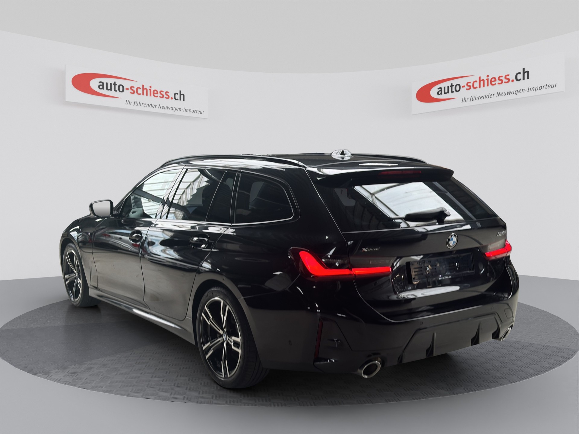 BMW 330i Touring xDrive Steptronic M Sport-image-2