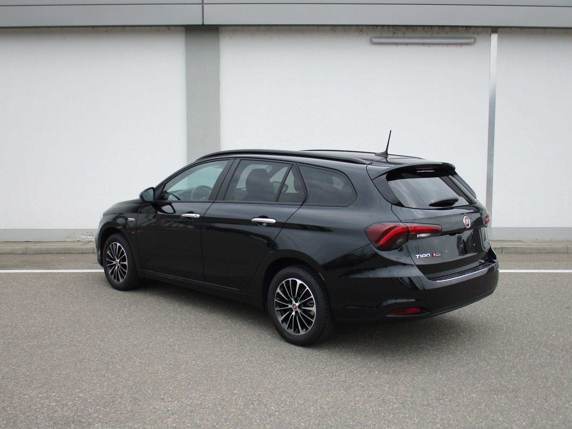FIAT Tipo SW 1.5 MHEV Swiss Edition (Kombi)-image-2