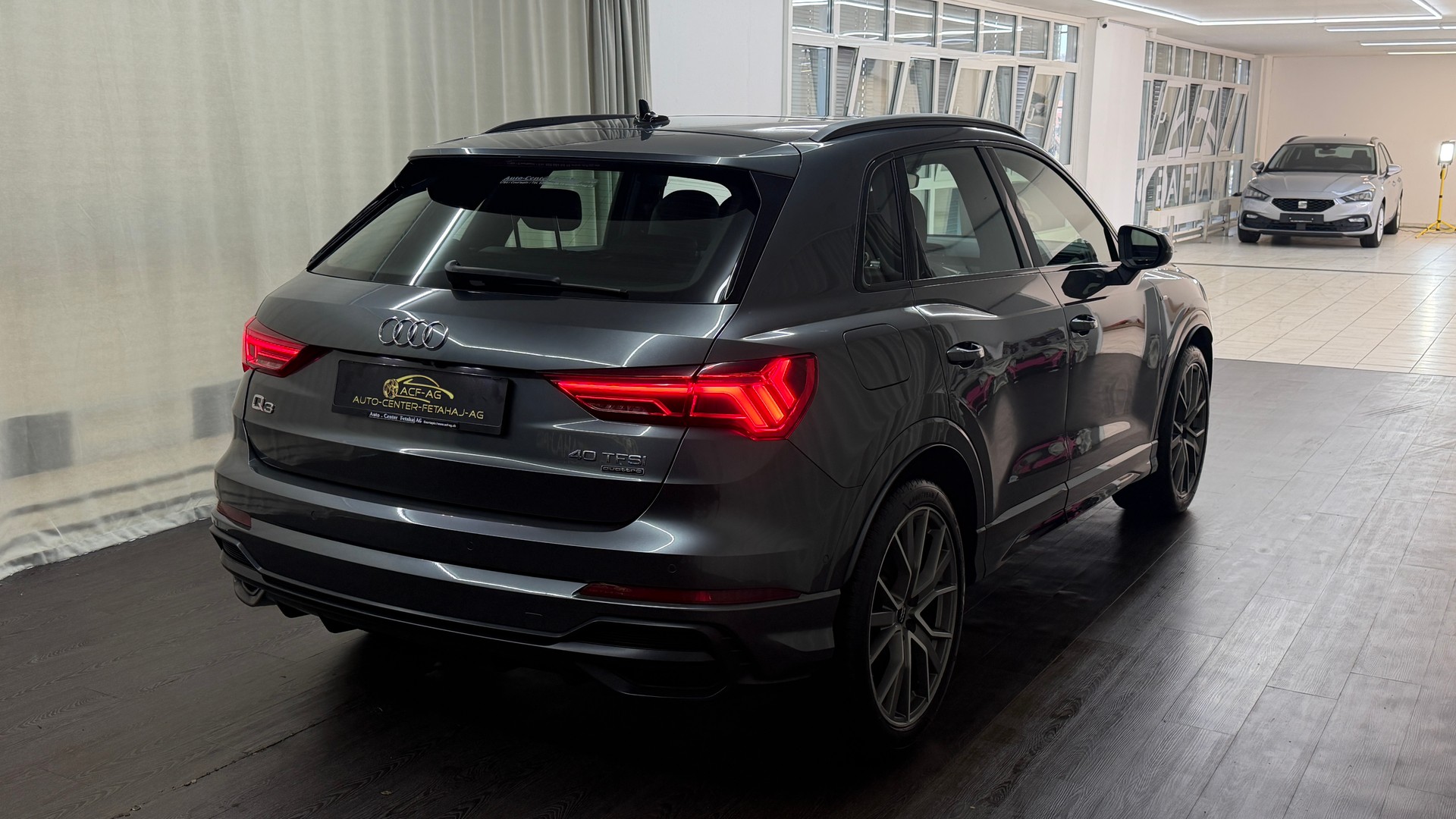 AUDI Q3 40 TFSI S line quattro S-tronic-showroom-element-3