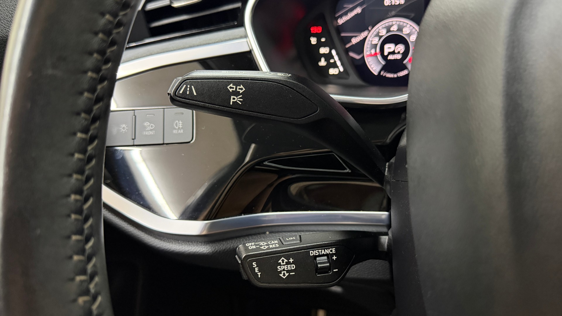 AUDI Q3 40 TFSI S line quattro S-tronic-image-15
