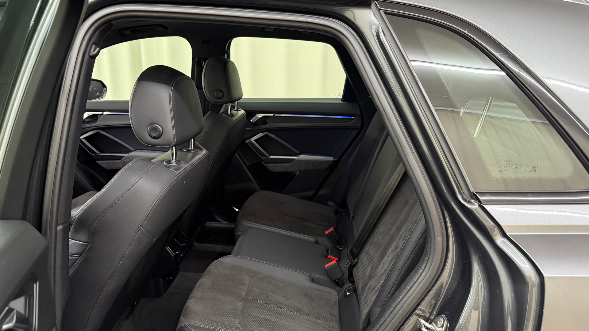 AUDI Q3 40 TFSI S line quattro S-tronic-image-14
