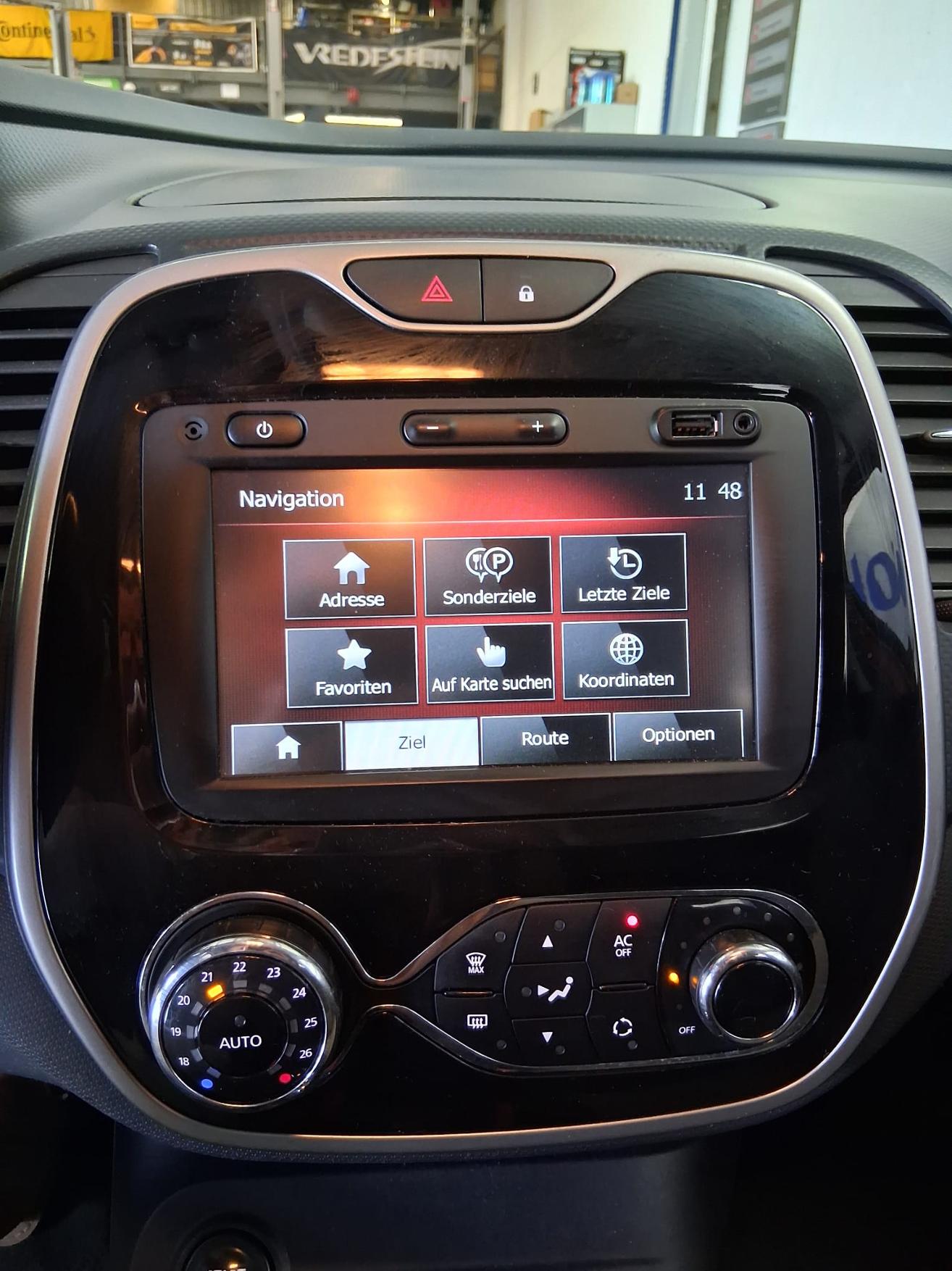 RENAULT Captur 1.2 TCe Dynamique EDC-image-17