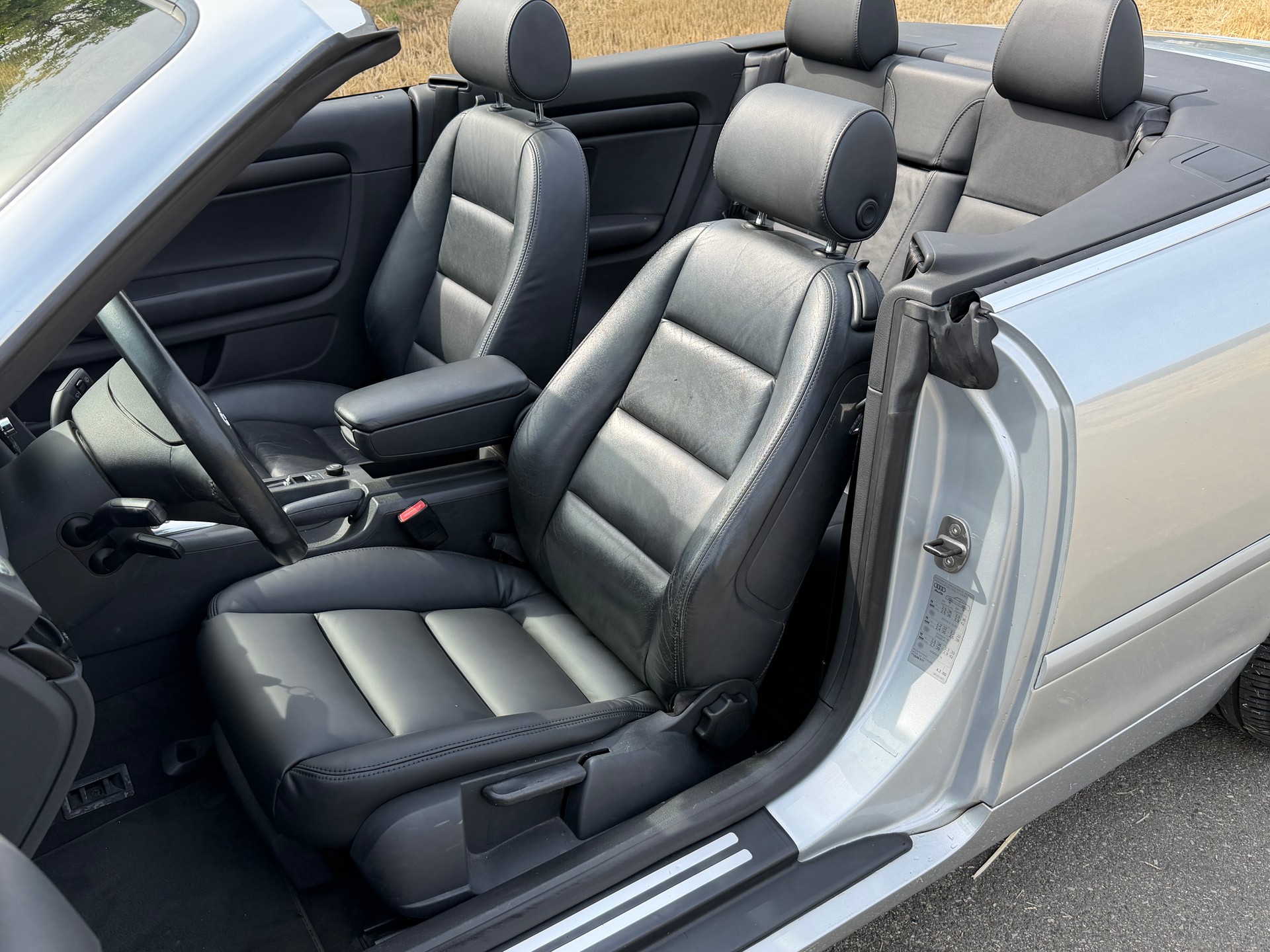 AUDI A4 Cabriolet 2.4 V6 Automatique-image-10