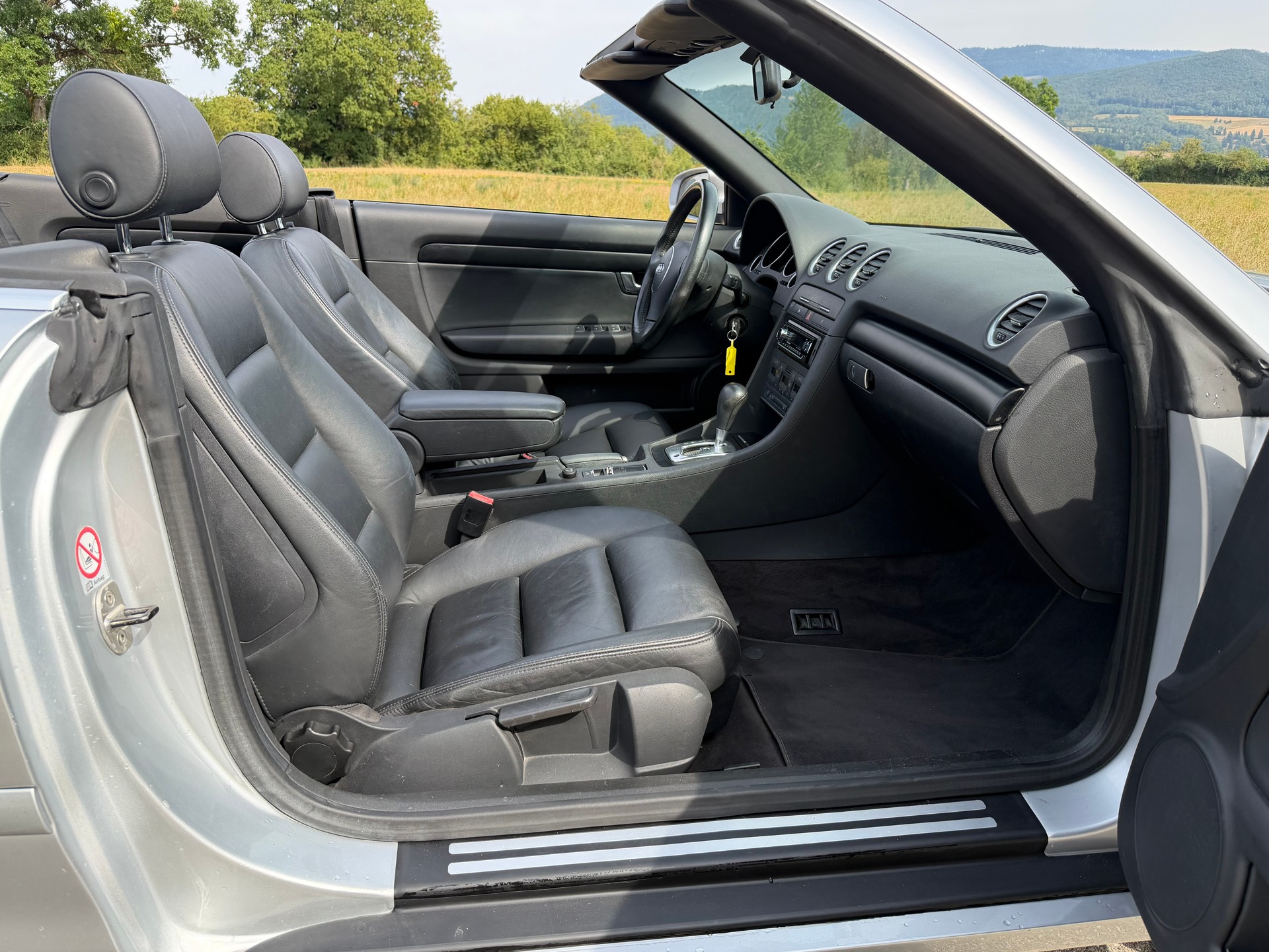 AUDI A4 Cabriolet 2.4 V6 Automatique-image-11