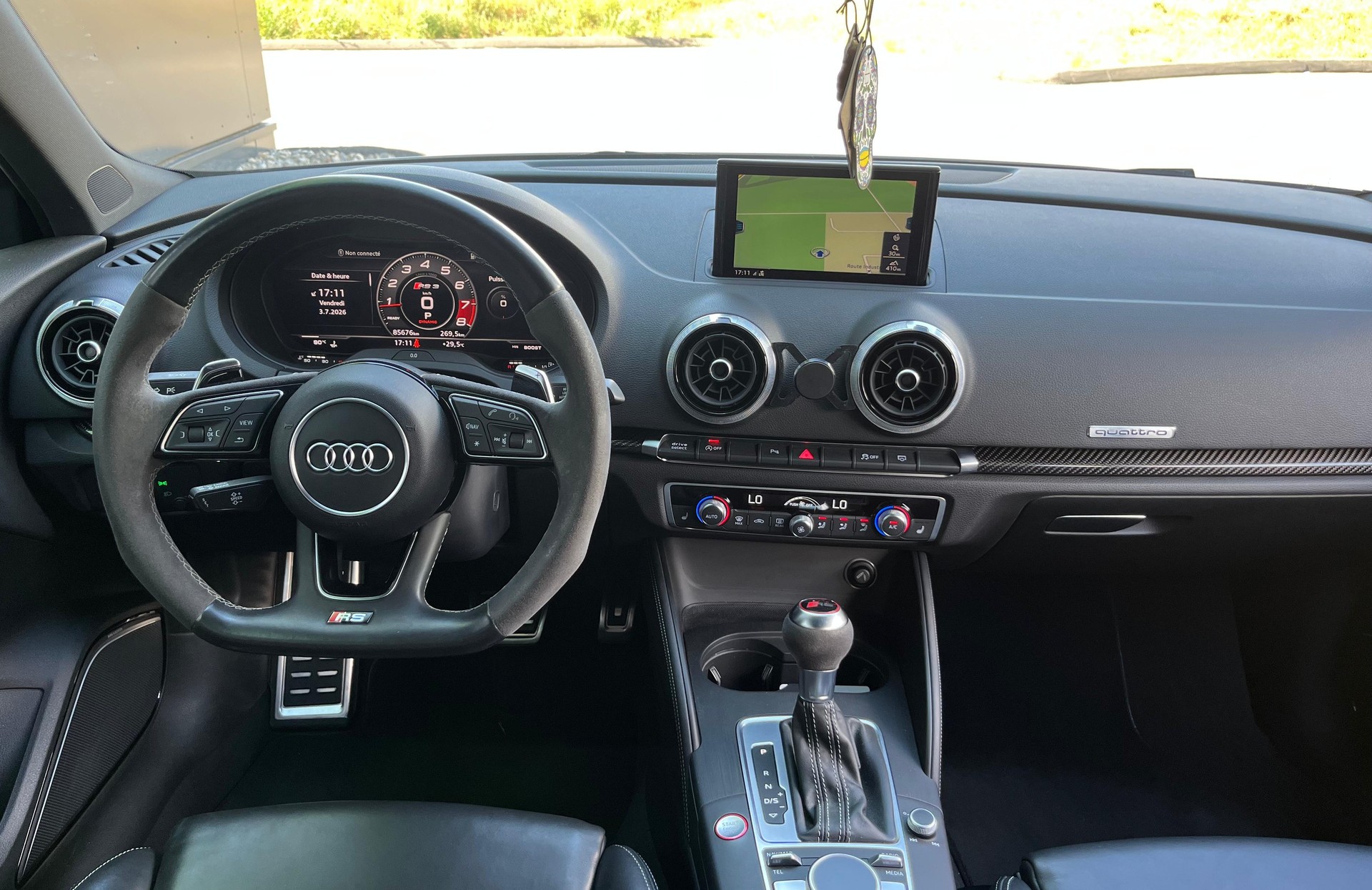 AUDI RS3 Sportback 2.5 TSI quattro S-tronic-image-17