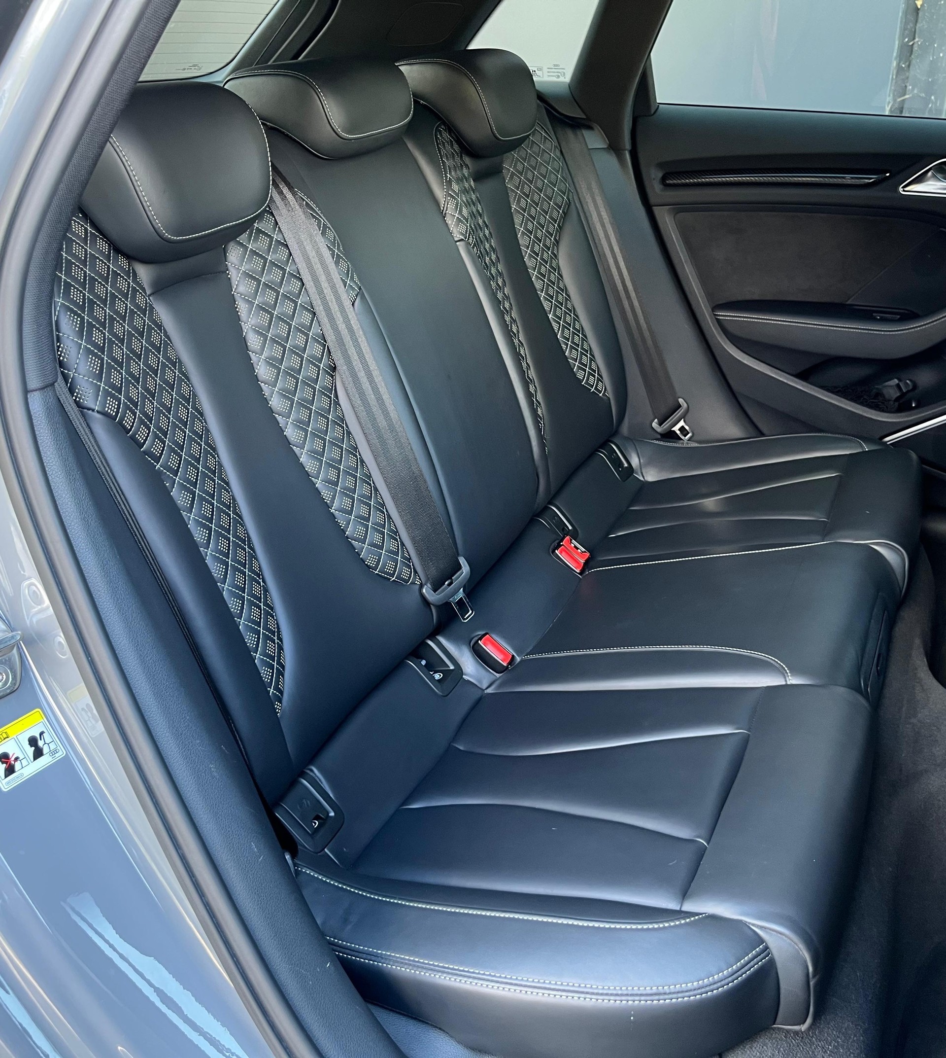 AUDI RS3 Sportback 2.5 TSI quattro S-tronic-image-24