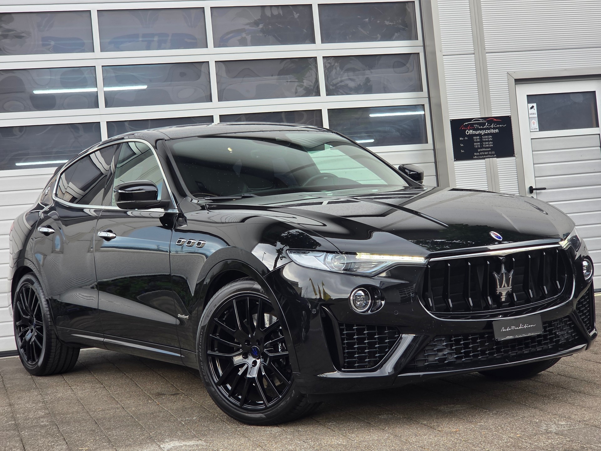 MASERATI Levante S 3.0 V6 Grand Sport | VOLLAUSSTATTUNG - CARBON PAKET/ 360° KAMERA/ PANORAMA/ ACC CRUISING CONTROL/ APPLE CARPLAY/-showroom-element-3