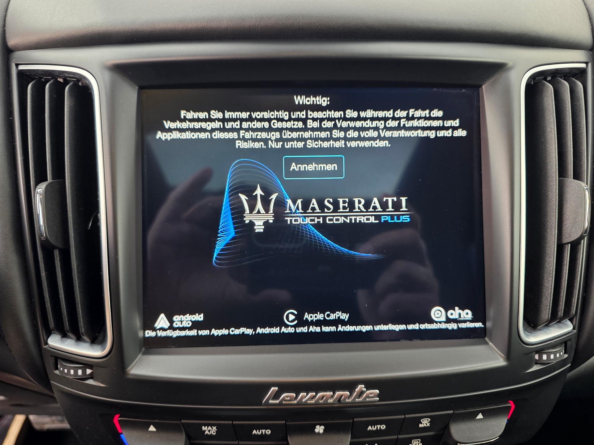 MASERATI Levante S 3.0 V6 Grand Sport | VOLLAUSSTATTUNG - CARBON PAKET/ 360° KAMERA/ PANORAMA/ ACC CRUISING CONTROL/ APPLE CARPLAY/-image-16