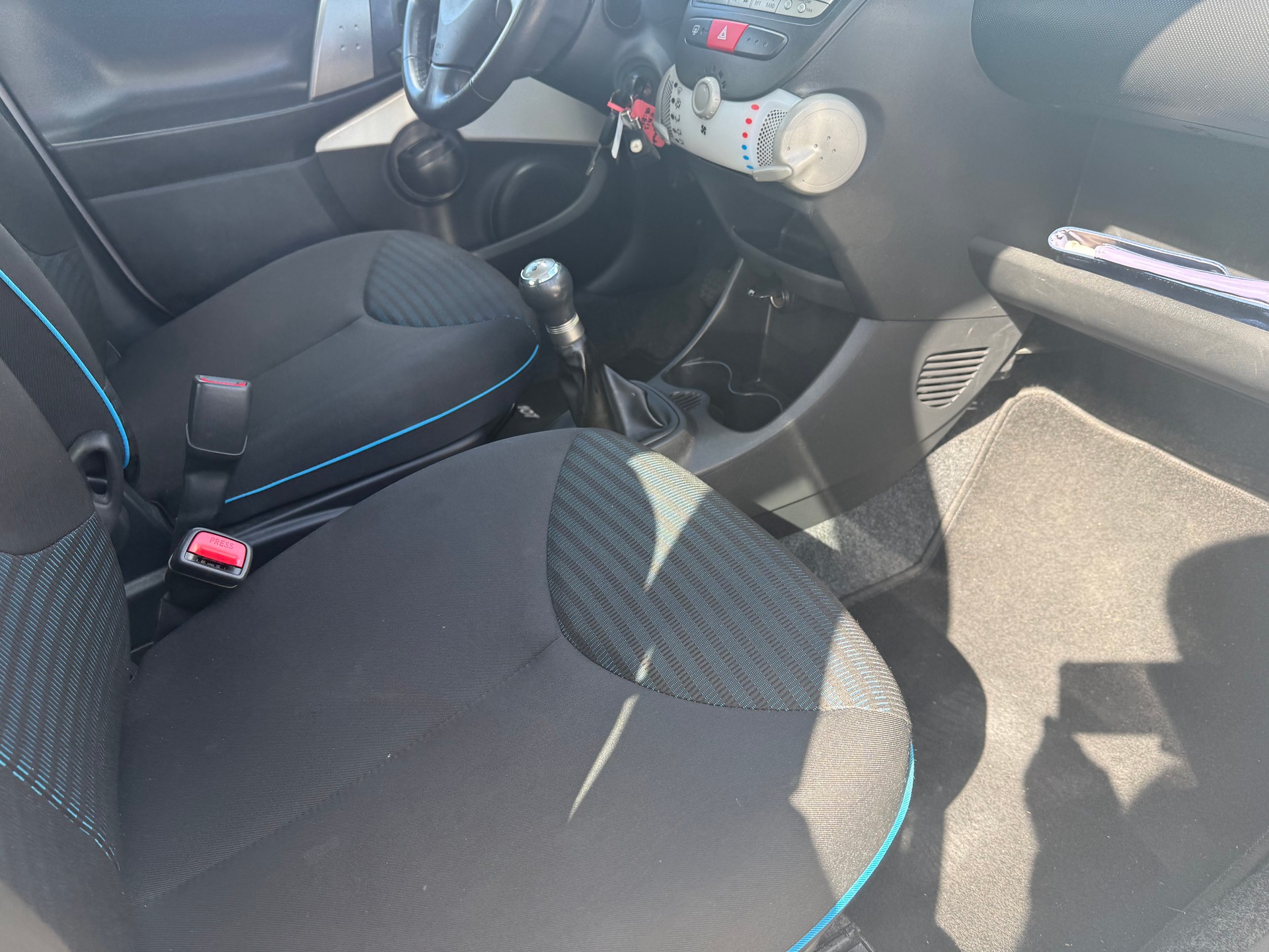 PEUGEOT 107 1.0 Active-image-7
