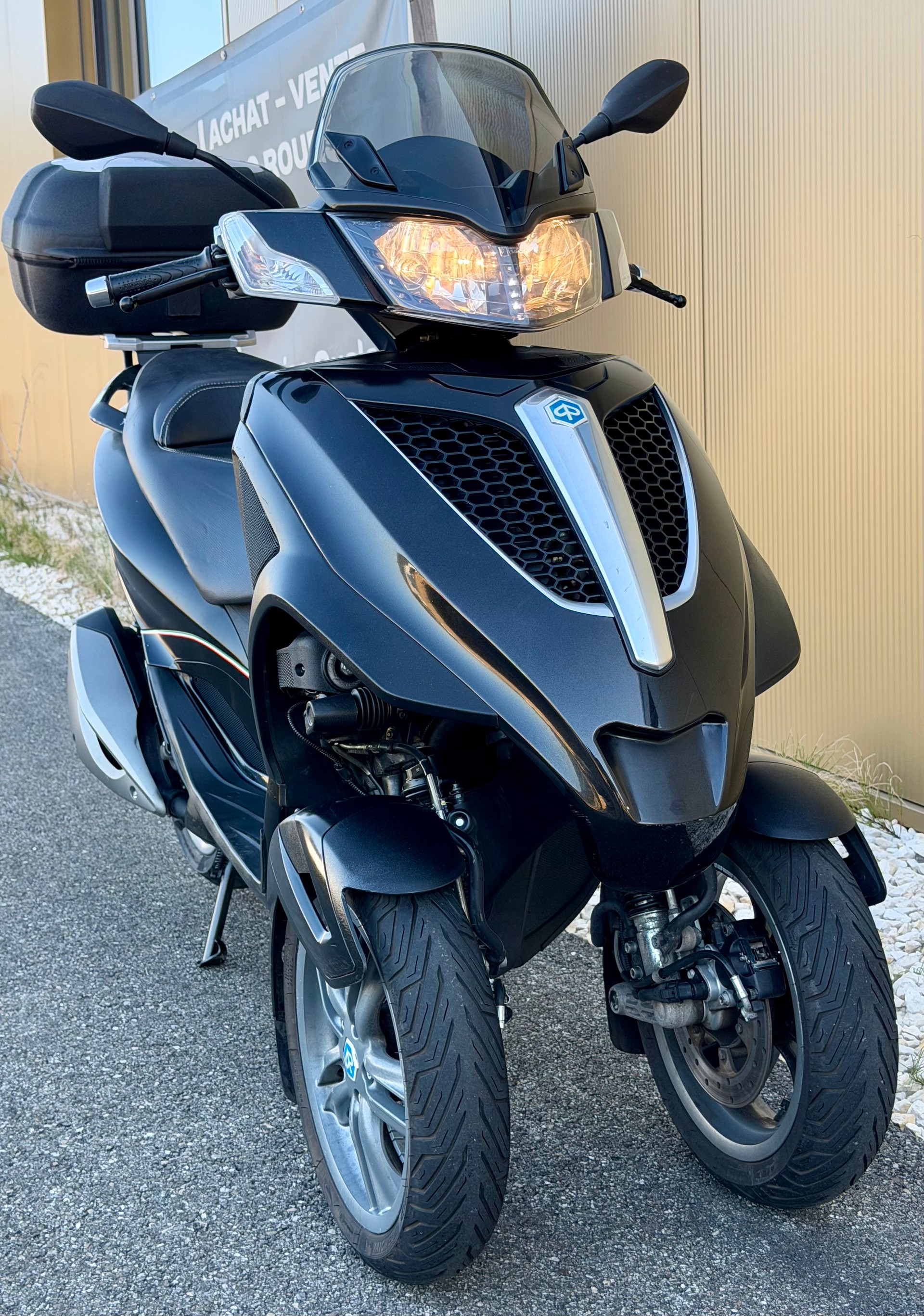 PIAGGIO MP3 Yourban 300 i.e.-image-1