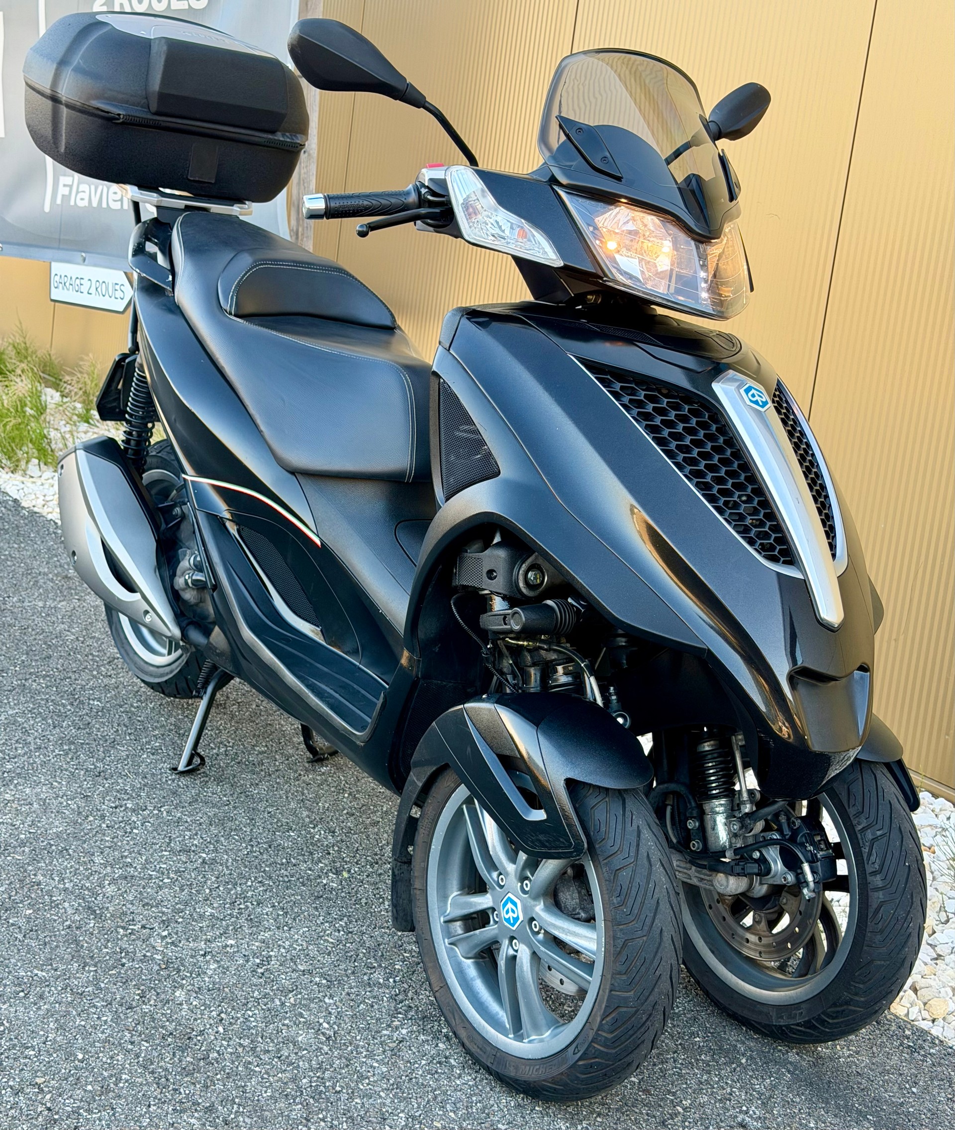 PIAGGIO MP3 Yourban 300 i.e.-image-2