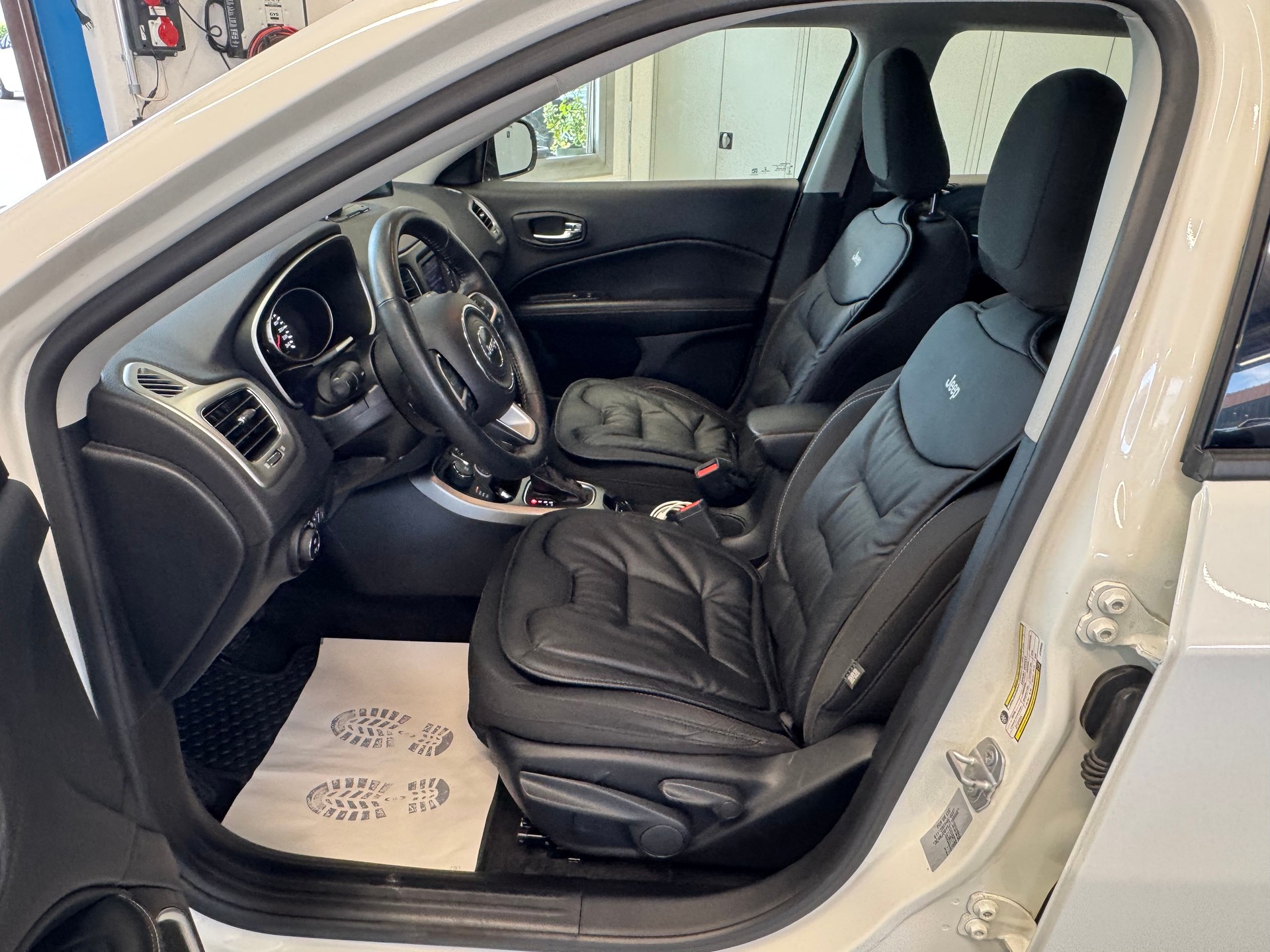 JEEP Compass 2.0CRD Longtitude AWD 9ATX-image-6