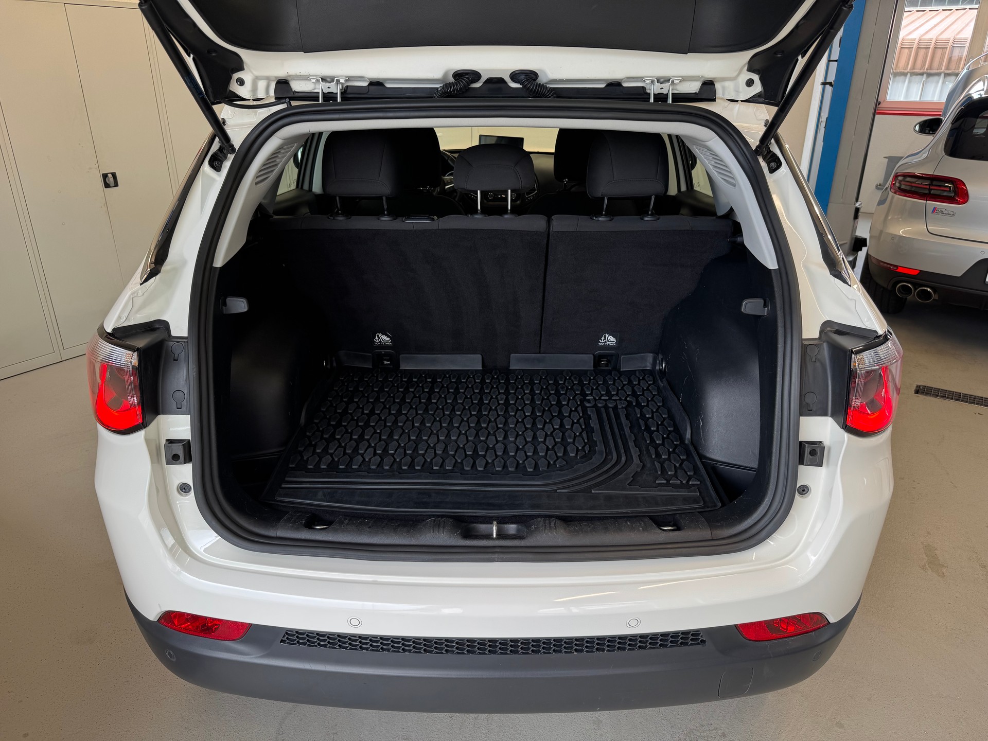 JEEP Compass 2.0CRD Longtitude AWD 9ATX-image-13