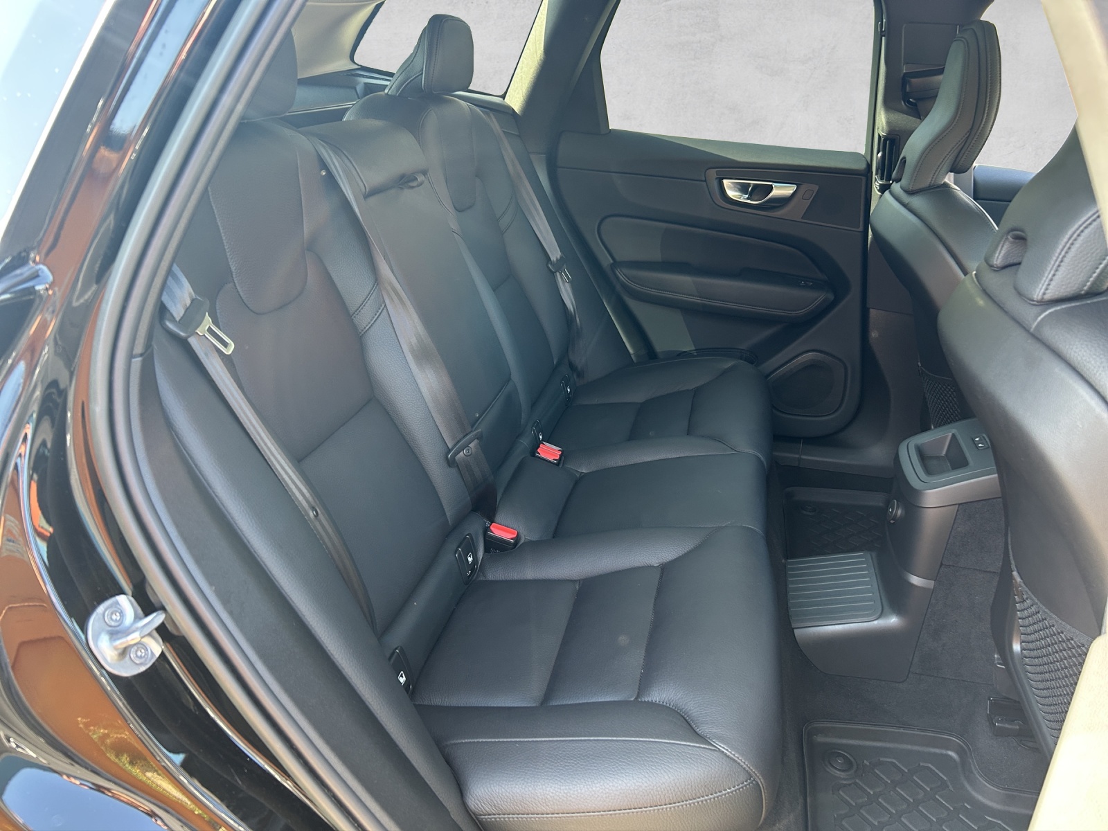 VOLVO XC60 T8 eAWD PluginHybrid Ultimate Dark Geartronic-image-10