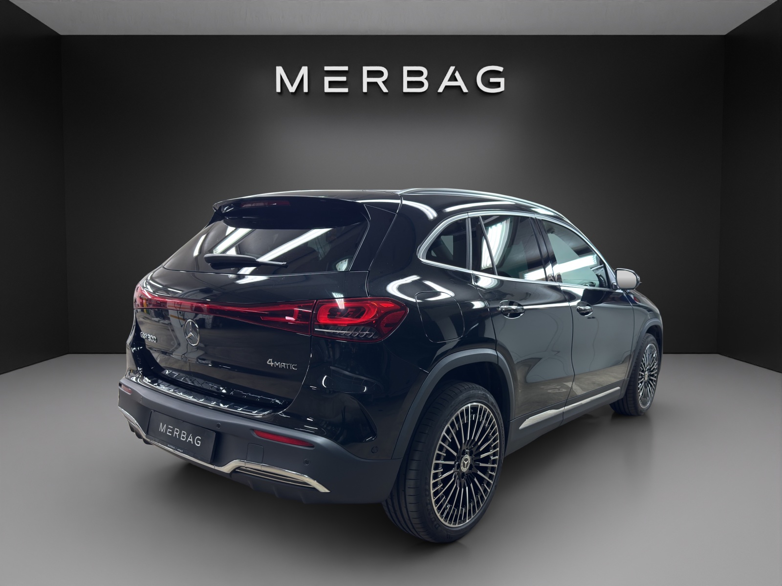 MERCEDES-BENZ EQA 300 AMG Line 4Matic-image-4