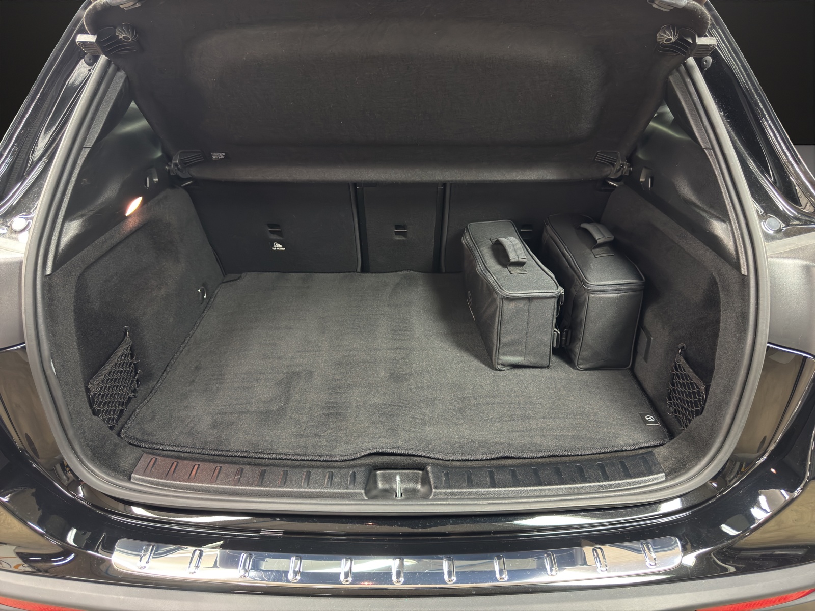 MERCEDES-BENZ EQA 300 AMG Line 4Matic-image-8