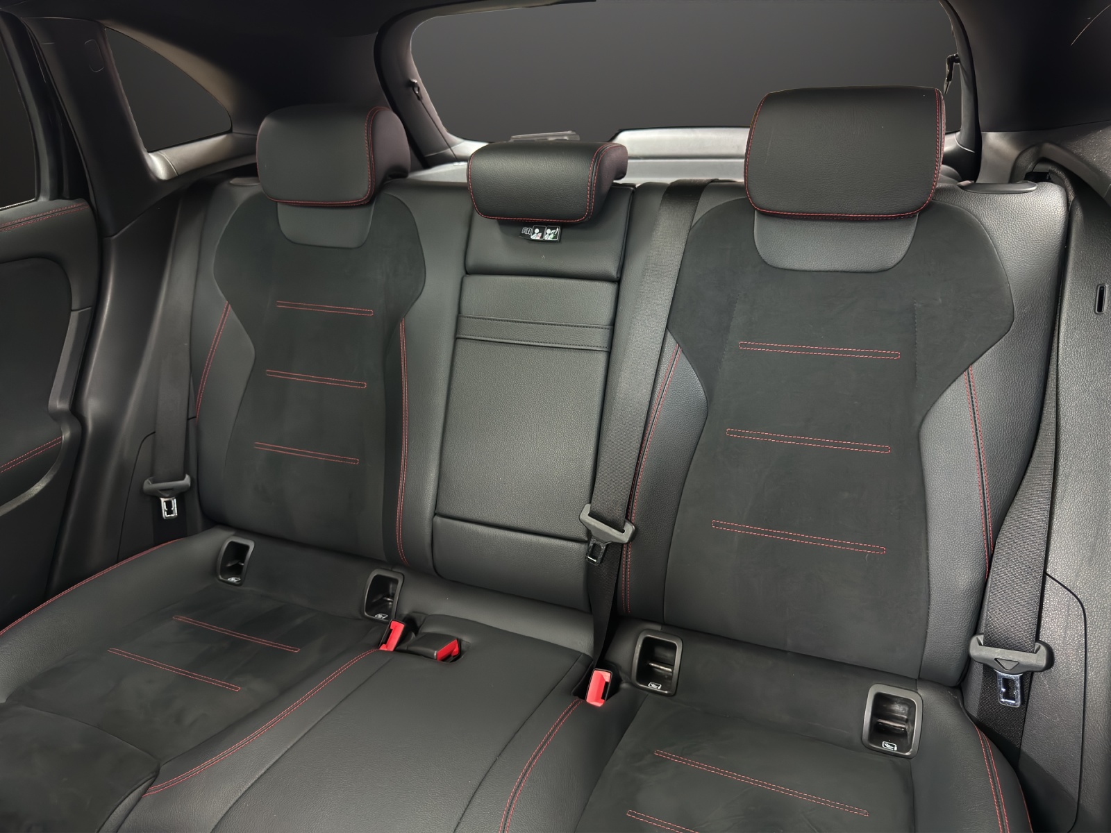 MERCEDES-BENZ EQA 300 AMG Line 4Matic-image-14
