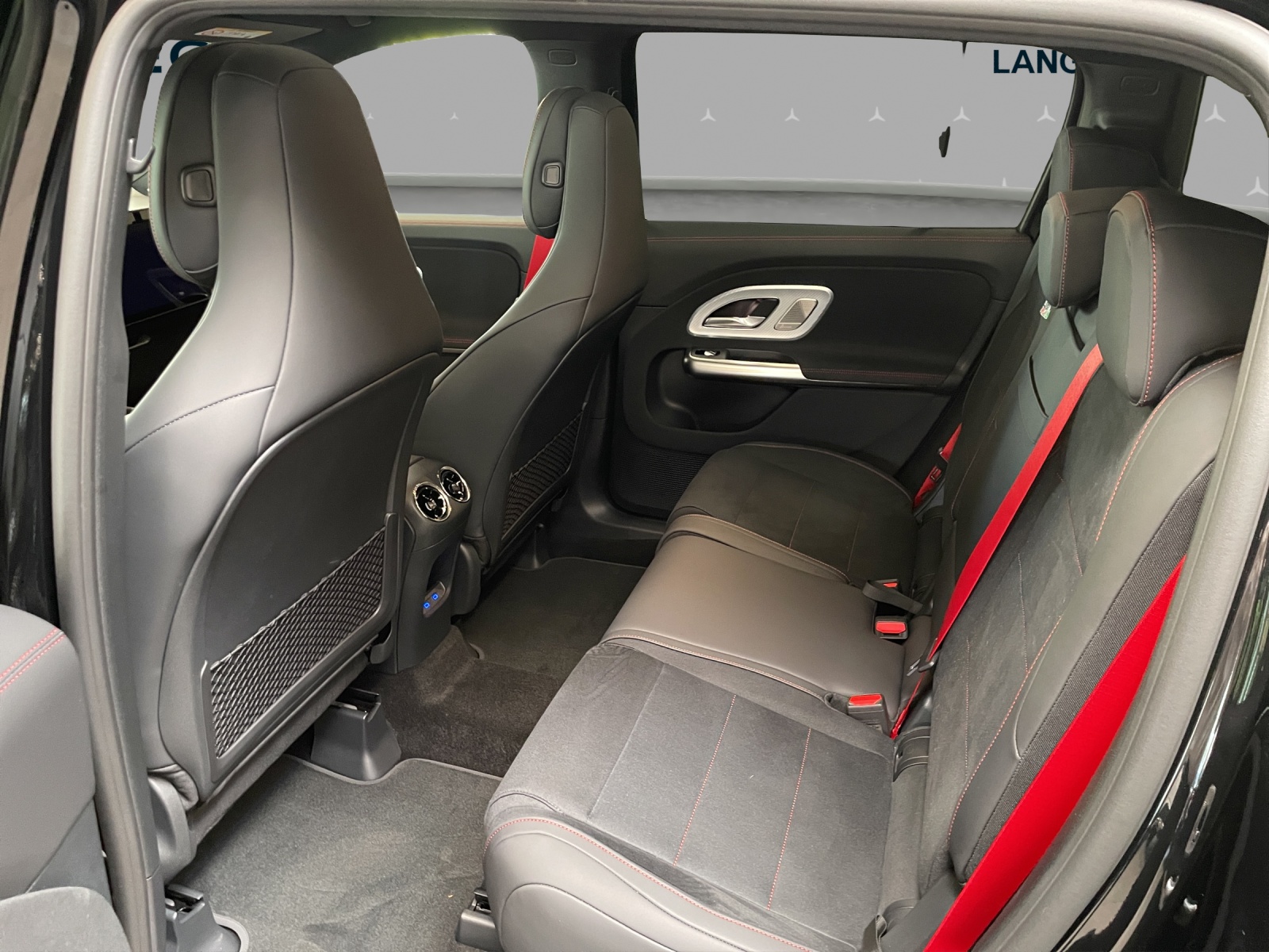 MERCEDES-BENZ GLB 200 4Matic 8G-Tronic-image-13