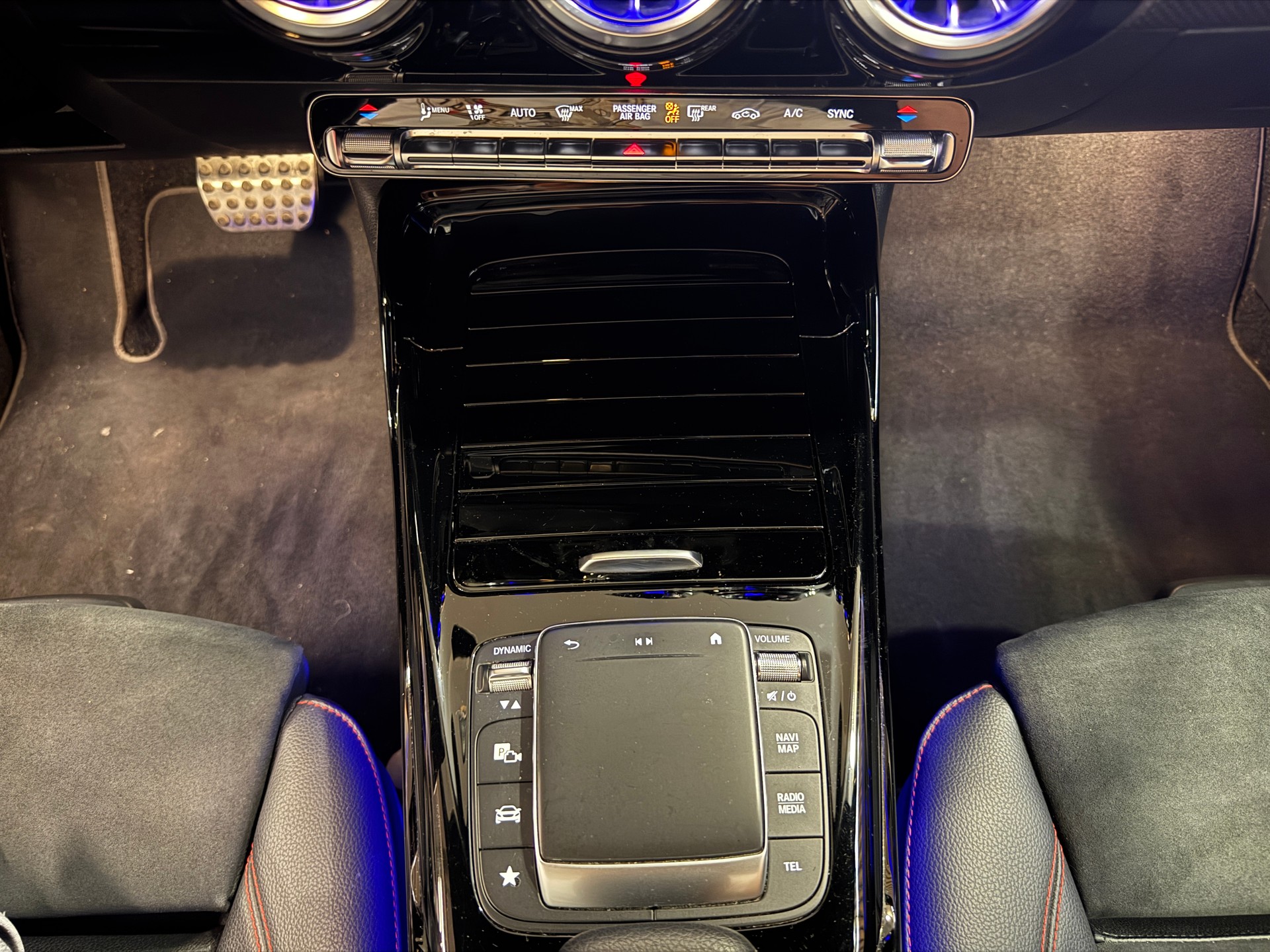 MERCEDES-BENZ CLA 35 AMG 4Matic 7G-DCT-image-14