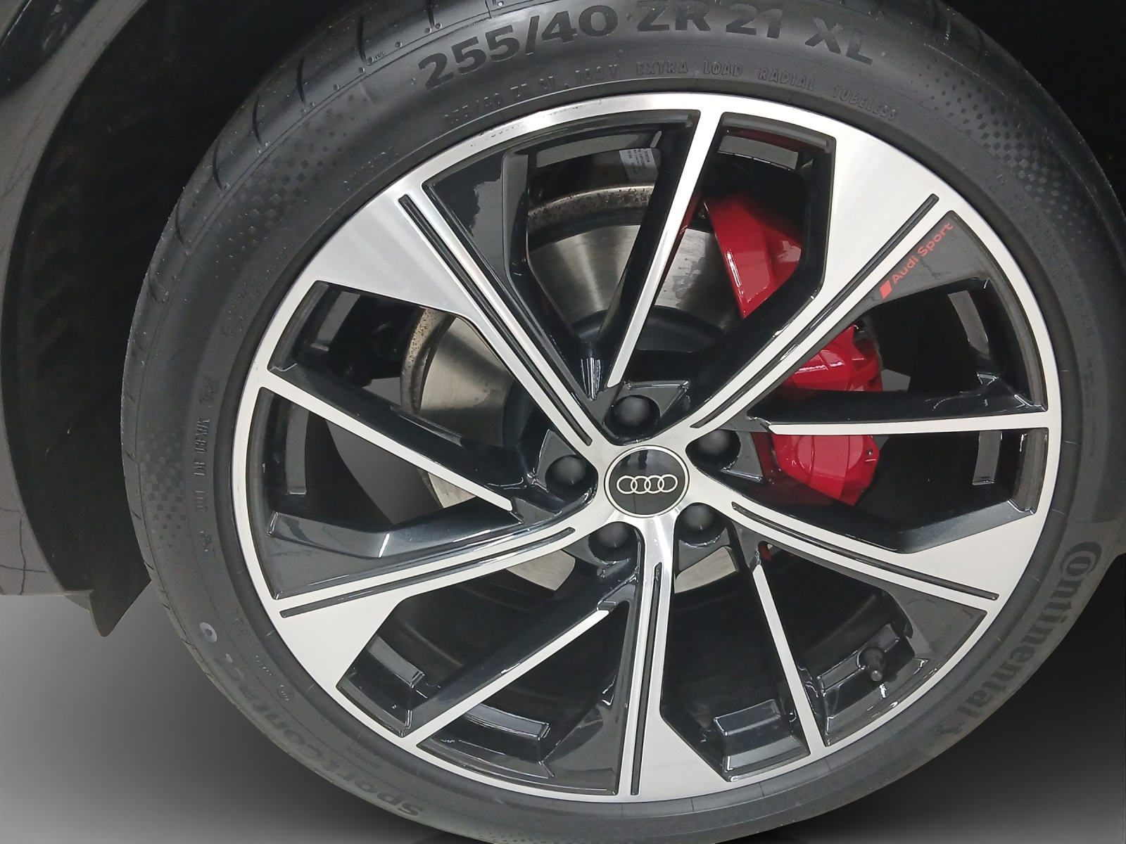 AUDI Q5 Sportback 40 TDI Blackedition quattro S-tronic-image-13