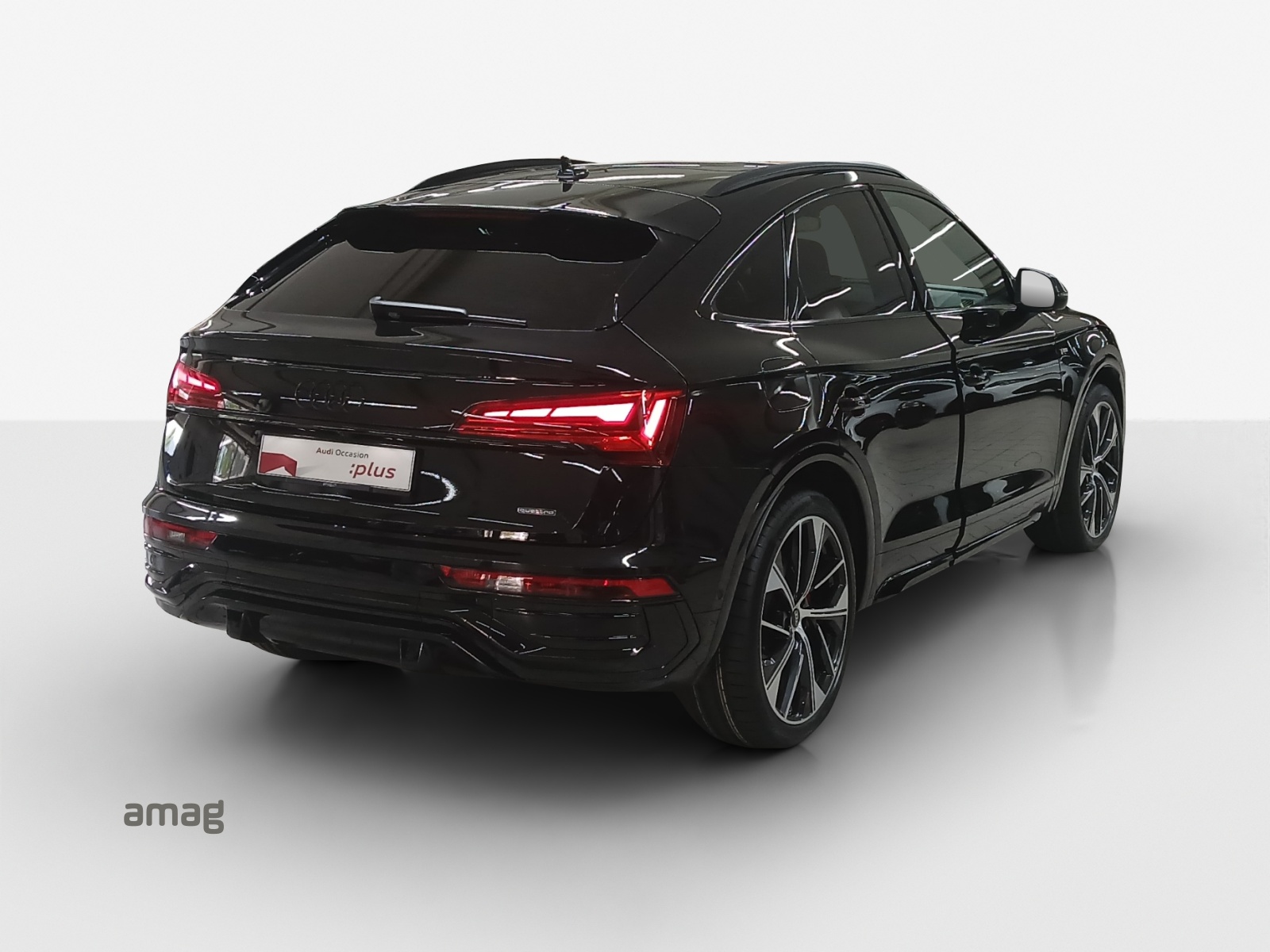AUDI Q5 Sportback 40 TDI Blackedition quattro S-tronic-image-4