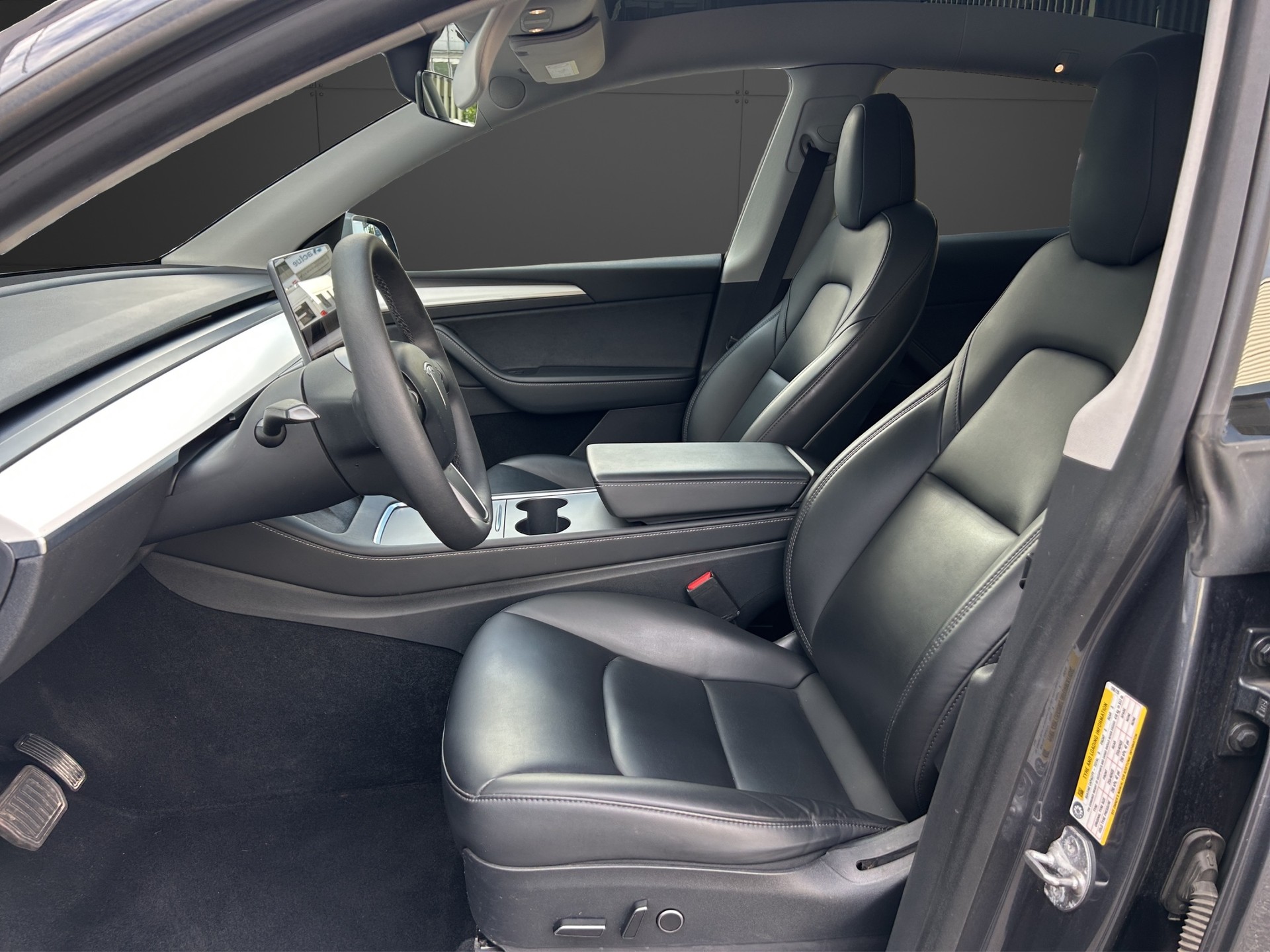 TESLA Model Y Long Range Dual Motor AWD-image-5