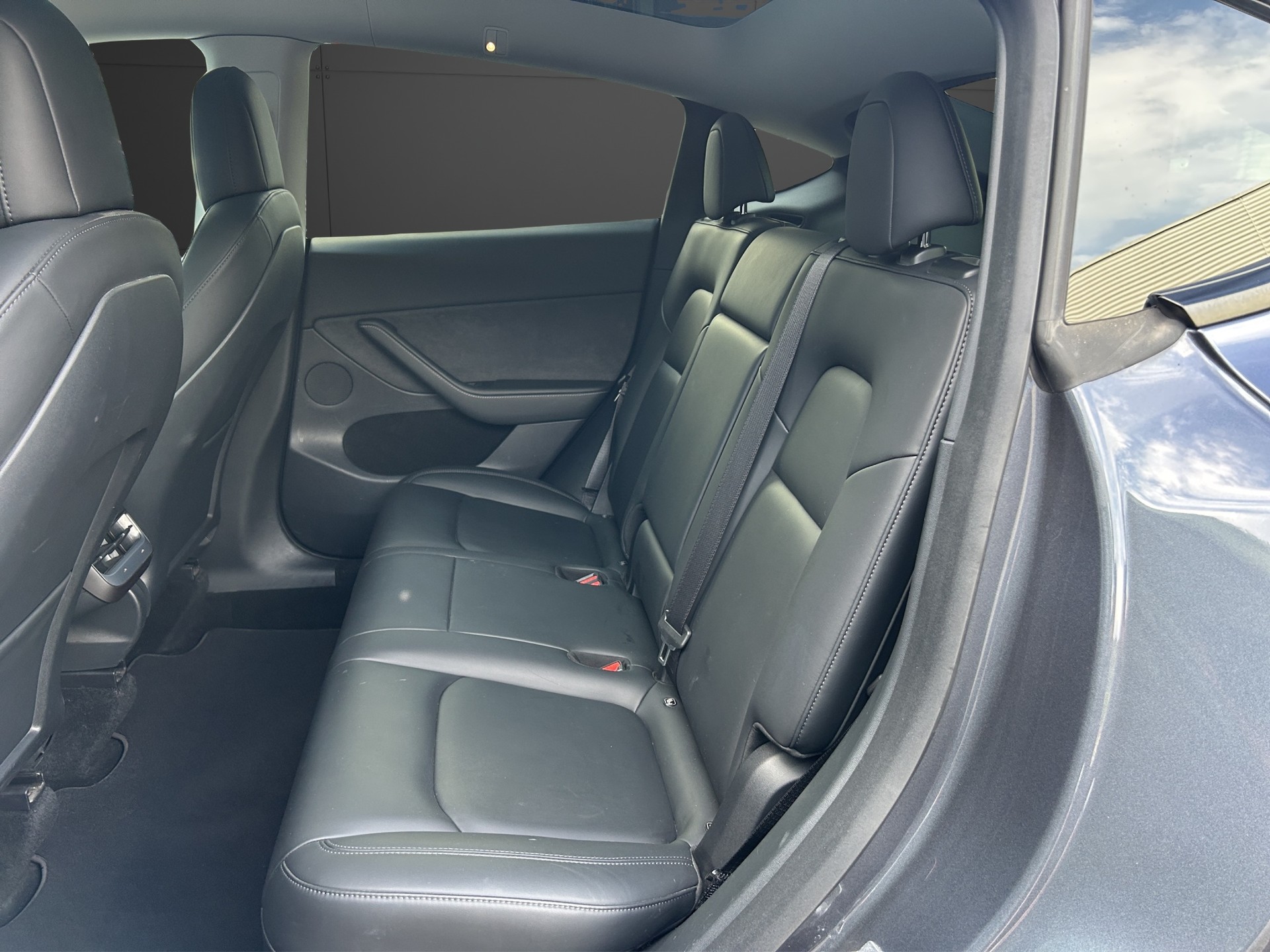 TESLA Model Y Long Range Dual Motor AWD-image-6