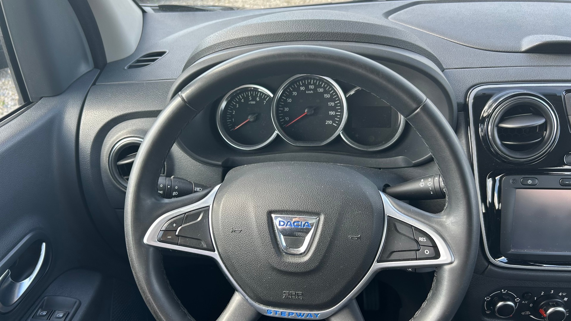 DACIA Lodgy 1.2 T Stepway 7PL-showroom-element-2