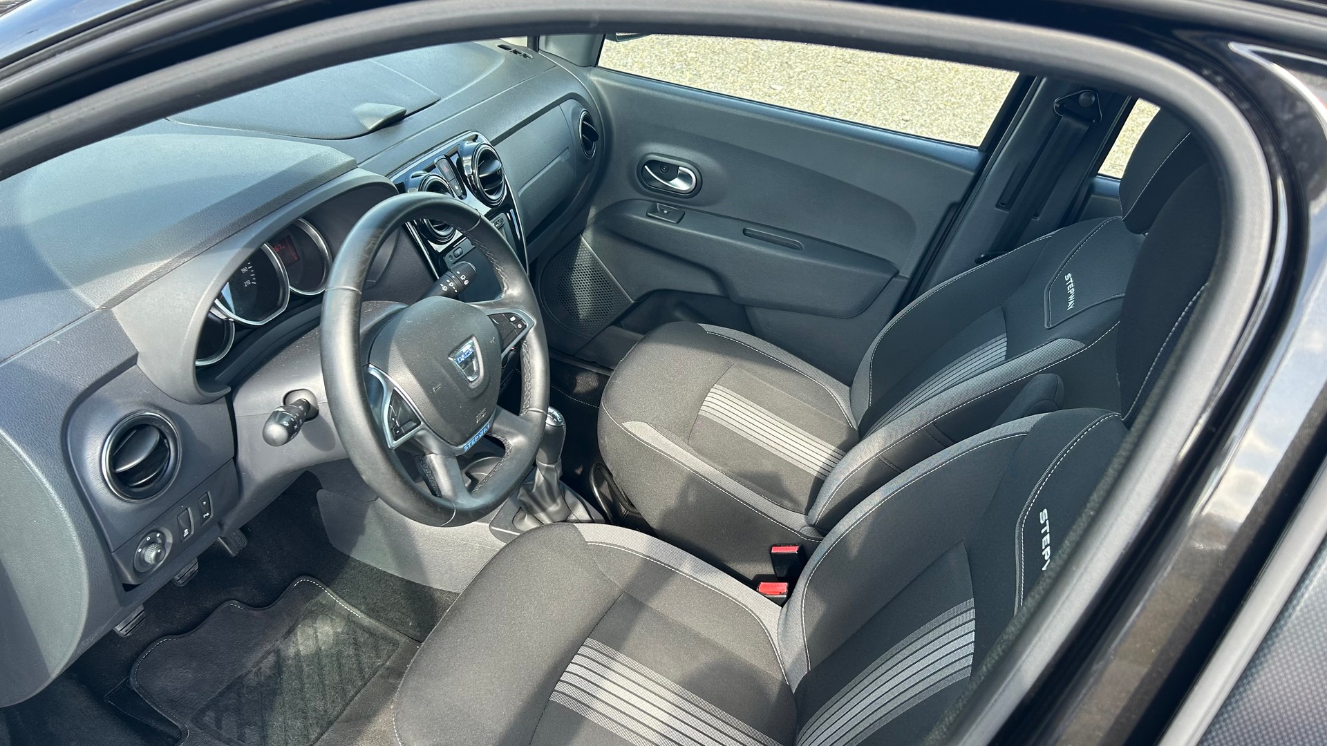 DACIA Lodgy 1.2 T Stepway 7PL-showroom-element-1