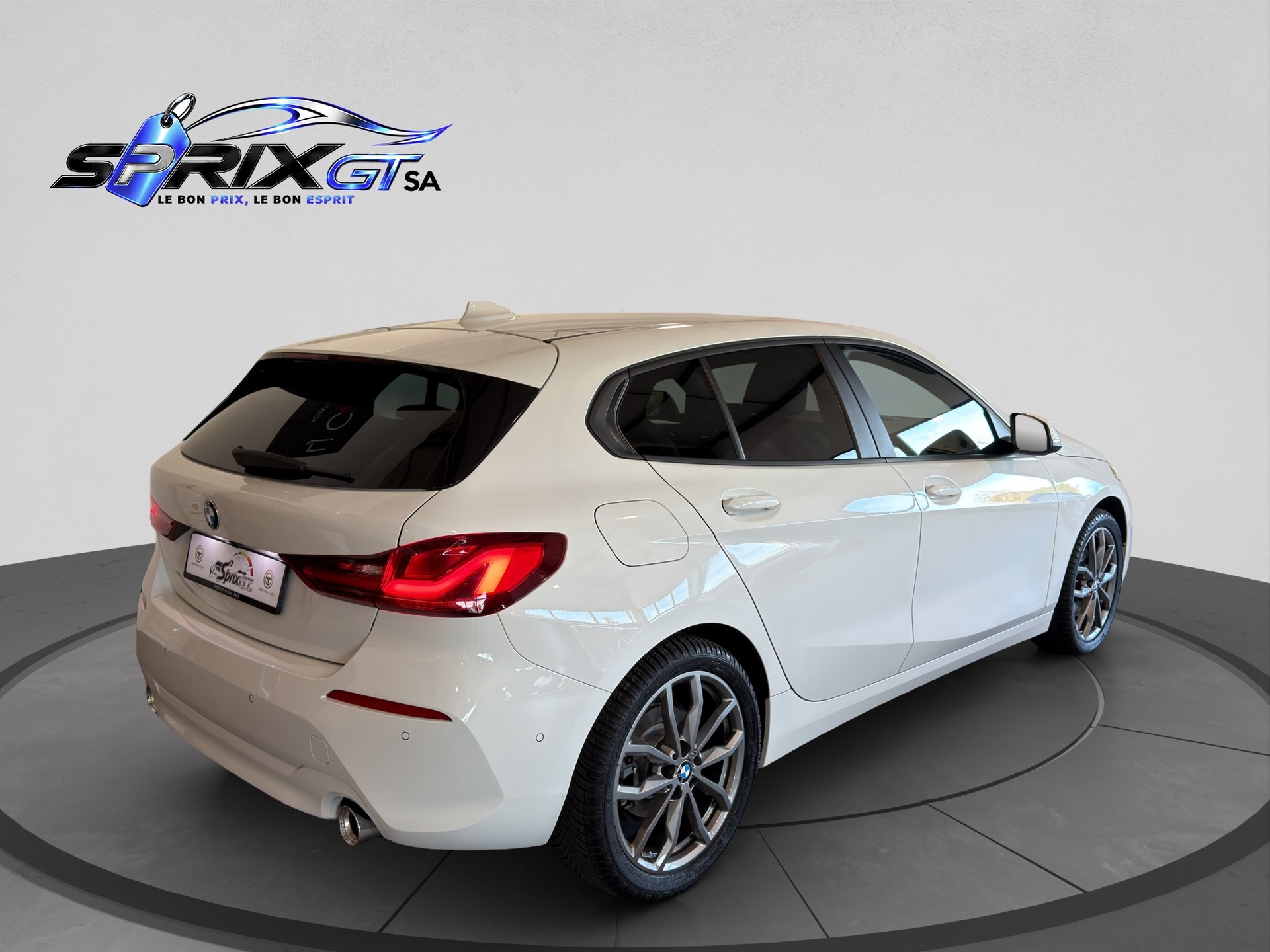 BMW 118d Steptronic-showroom-element-3