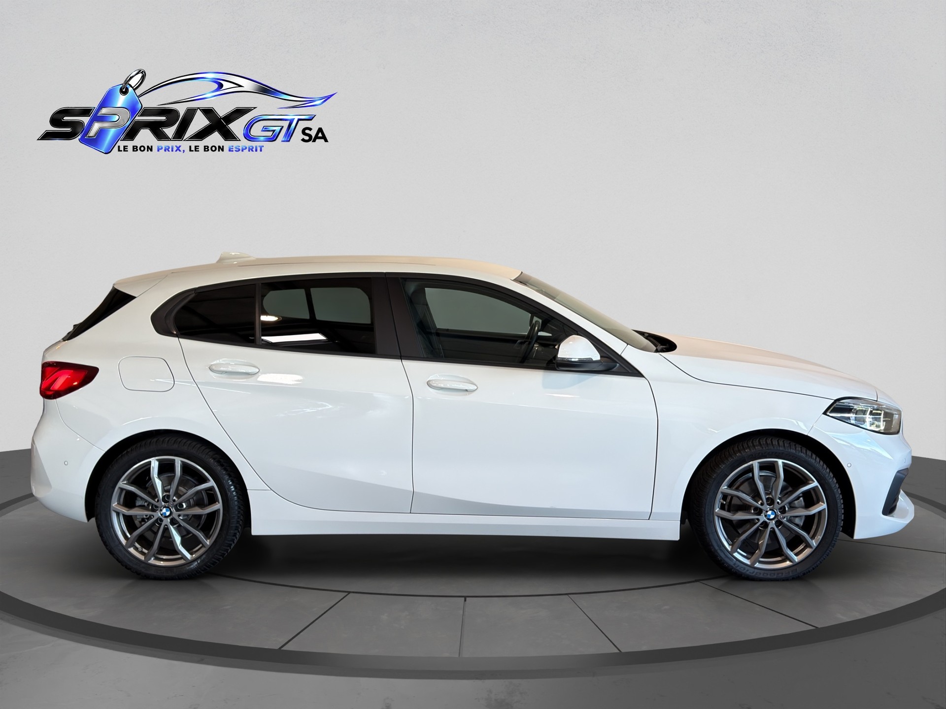 BMW 118d Steptronic-showroom-element-2