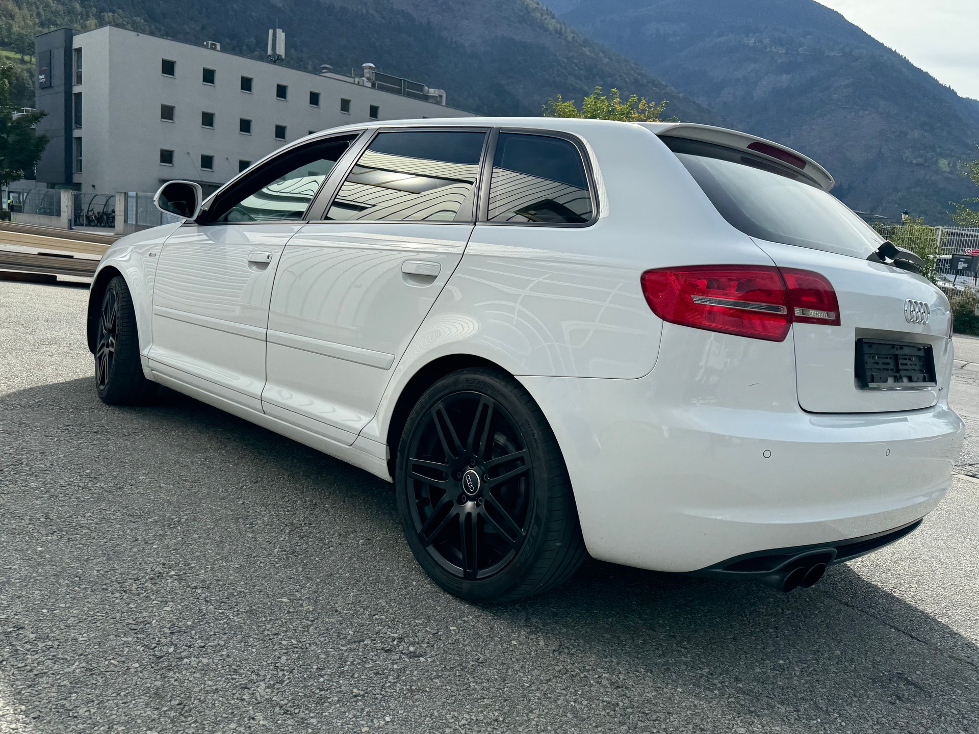 AUDI A3 Sportback 2.0 TFSI Ambition quattro S-tronic-image-15
