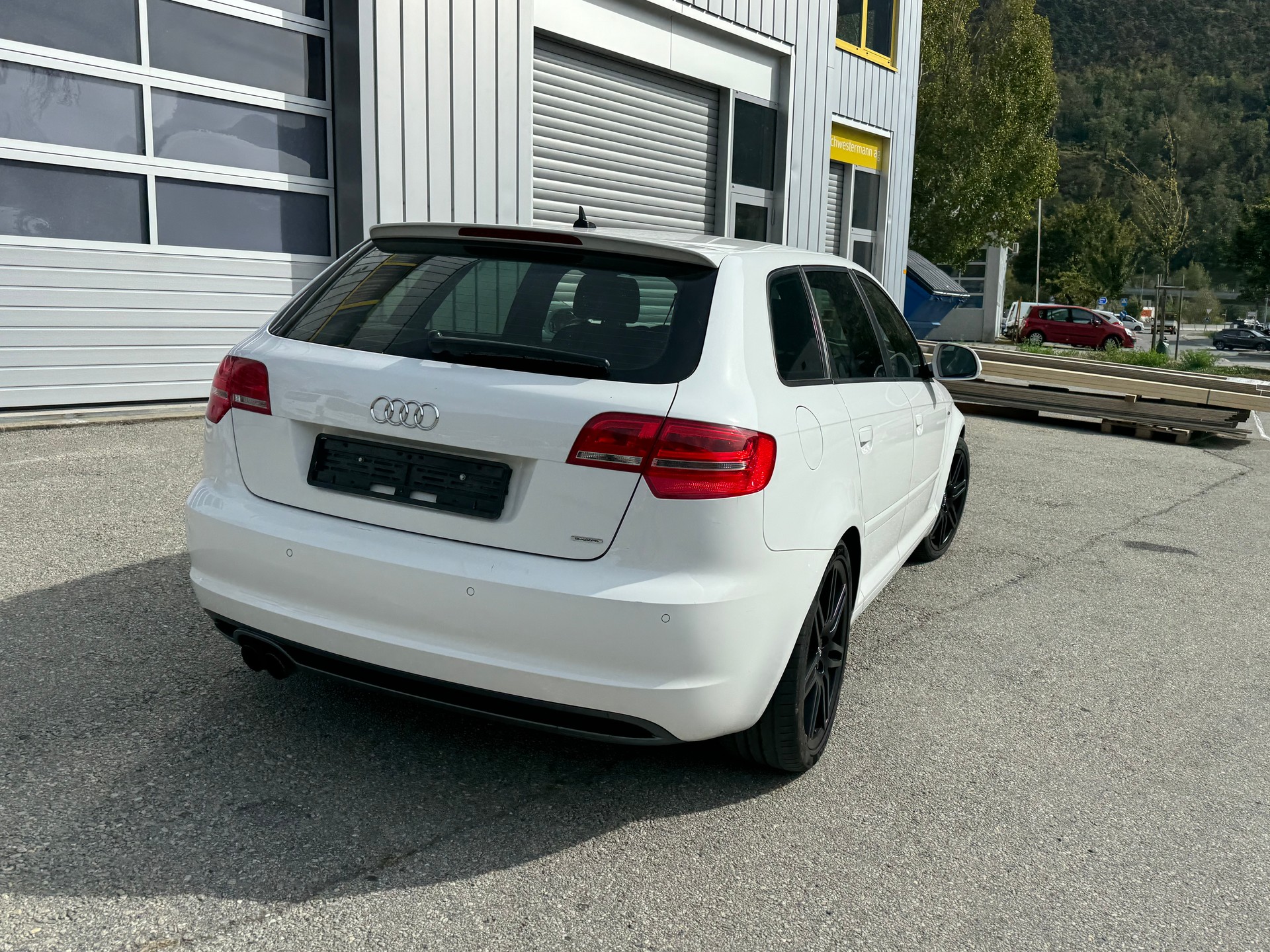 AUDI A3 Sportback 2.0 TFSI Ambition quattro S-tronic-image-14