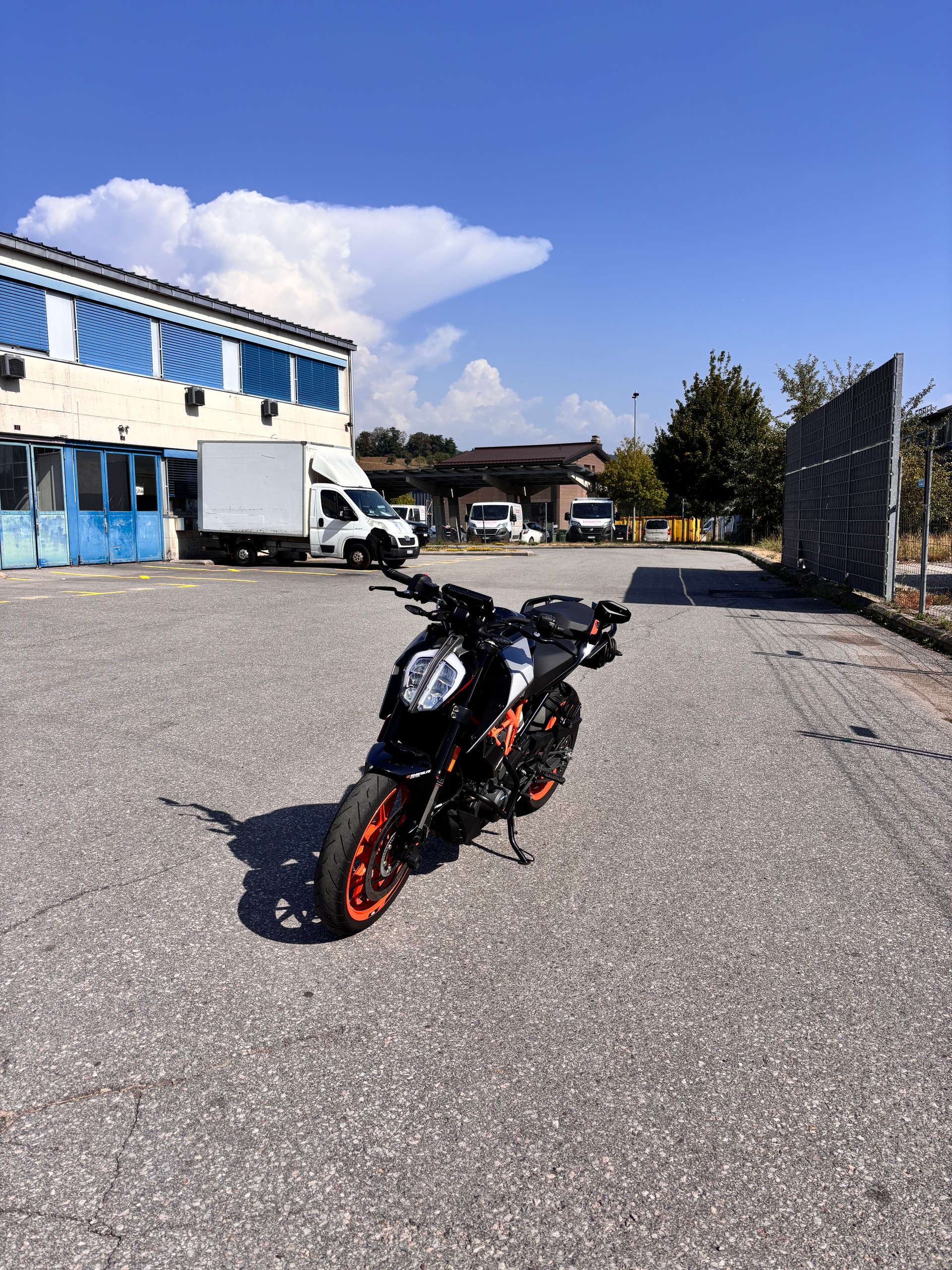 KTM 390 Duke-image-3