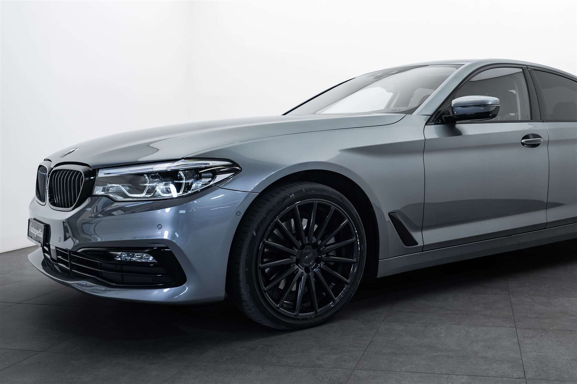 BMW BMW 520d xDrive Sport Line Steptronic-showroom-element-1